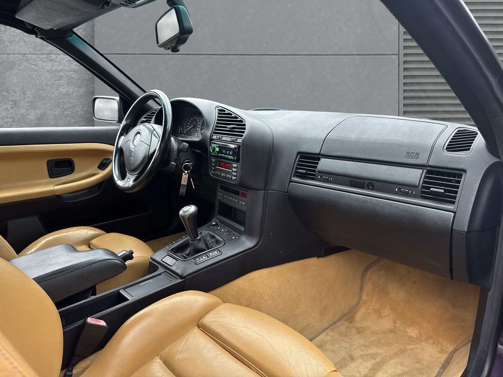 BMW 328i Cabrio-image-12
