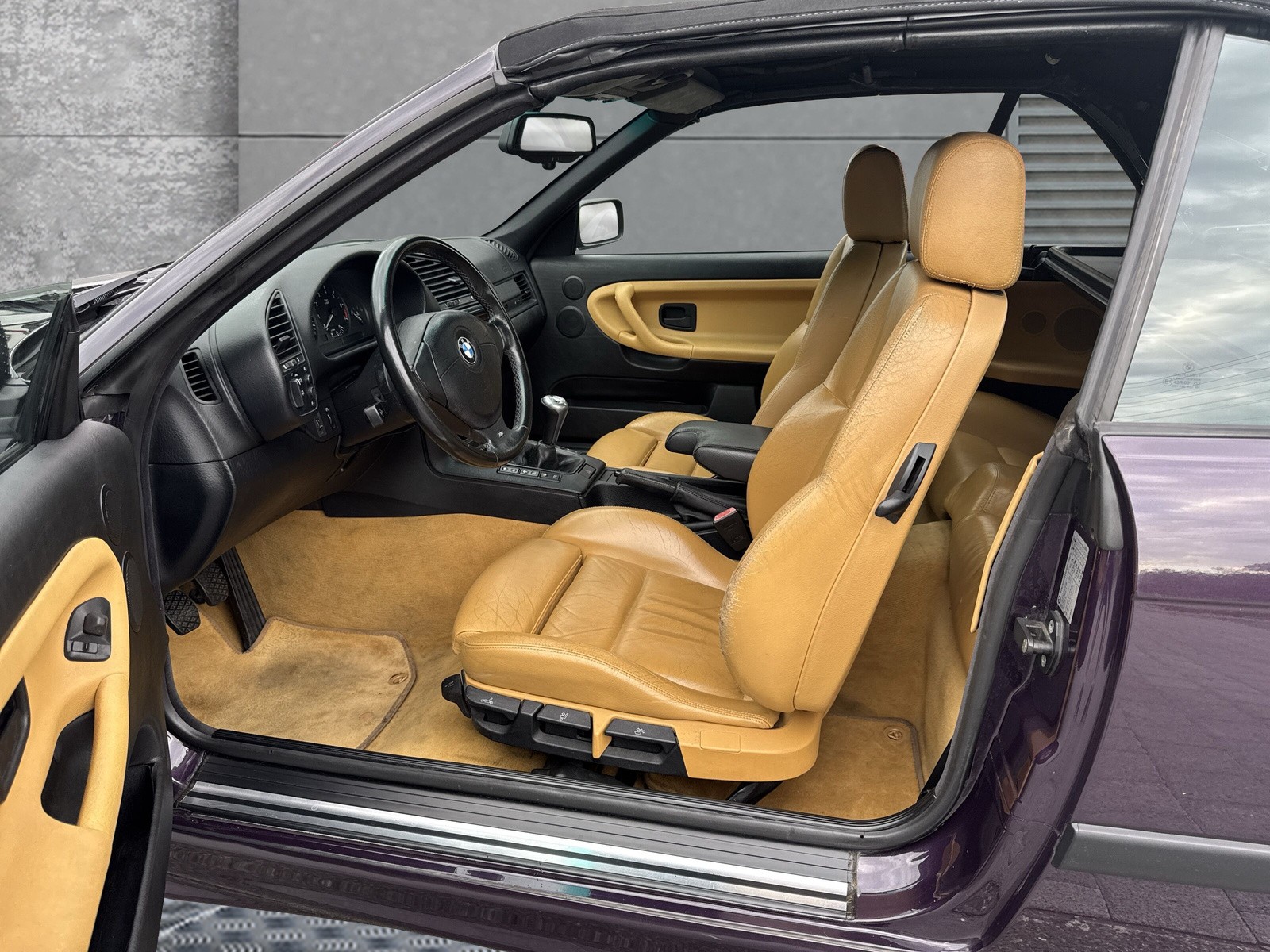 BMW 328i Cabrio-image-9
