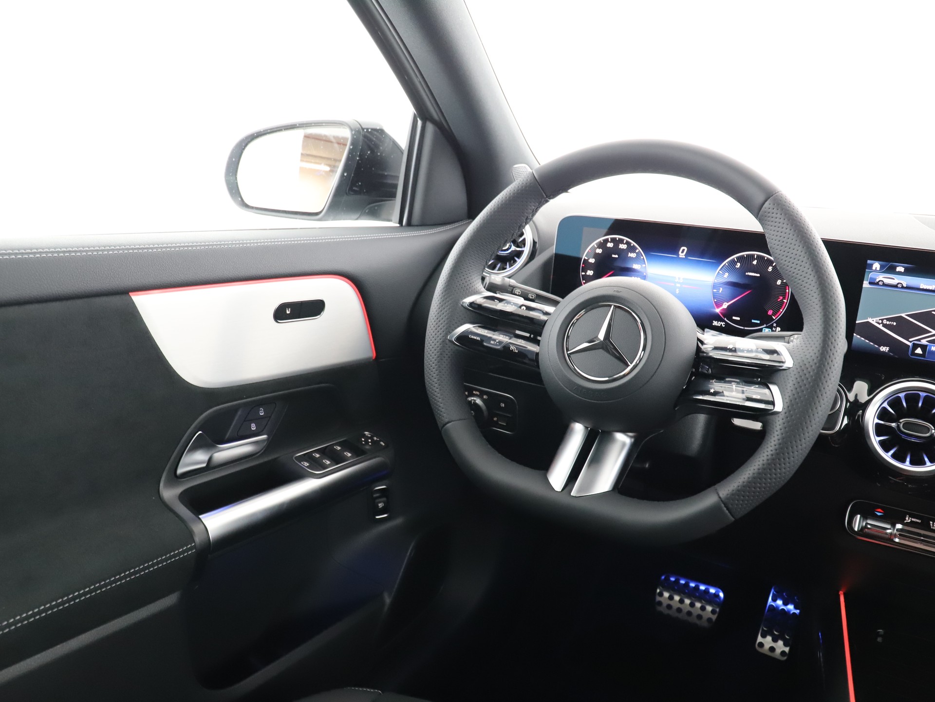 MERCEDES-BENZ GLA 200 Night Star 7G-D-image-12