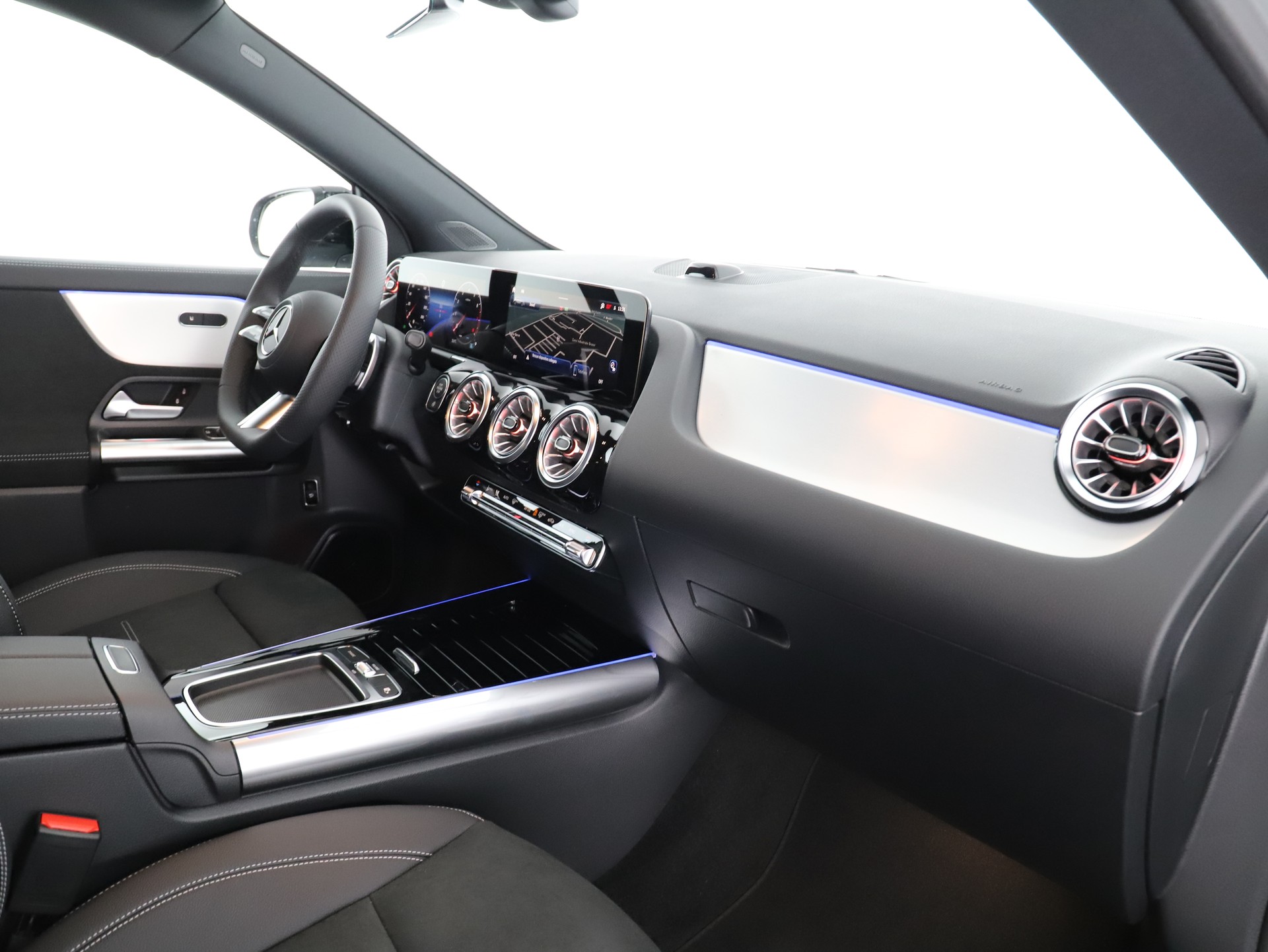 MERCEDES-BENZ GLA 200 Night Star 7G-D-image-10