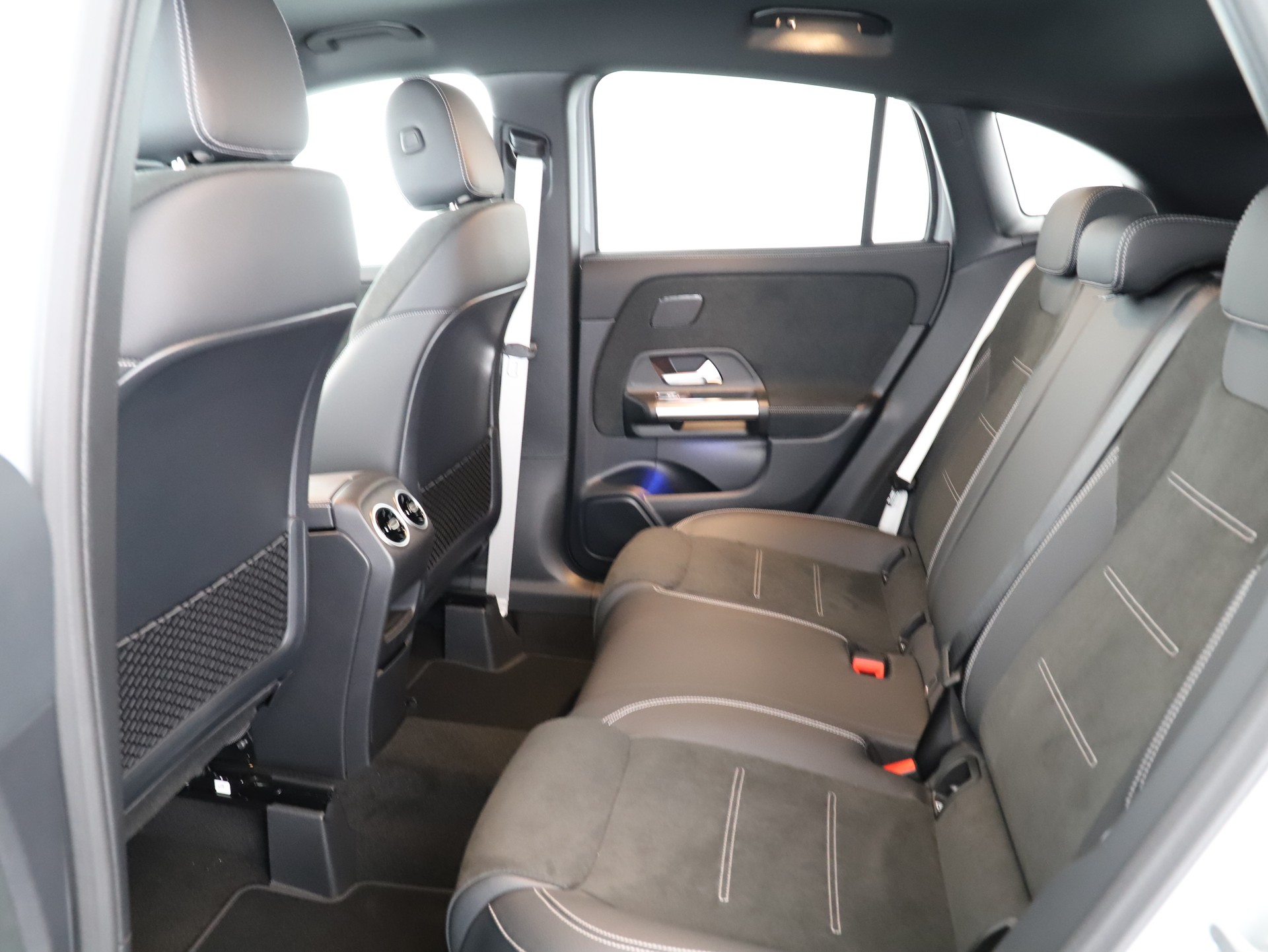MERCEDES-BENZ GLA 200 Night Star 7G-D-image-9