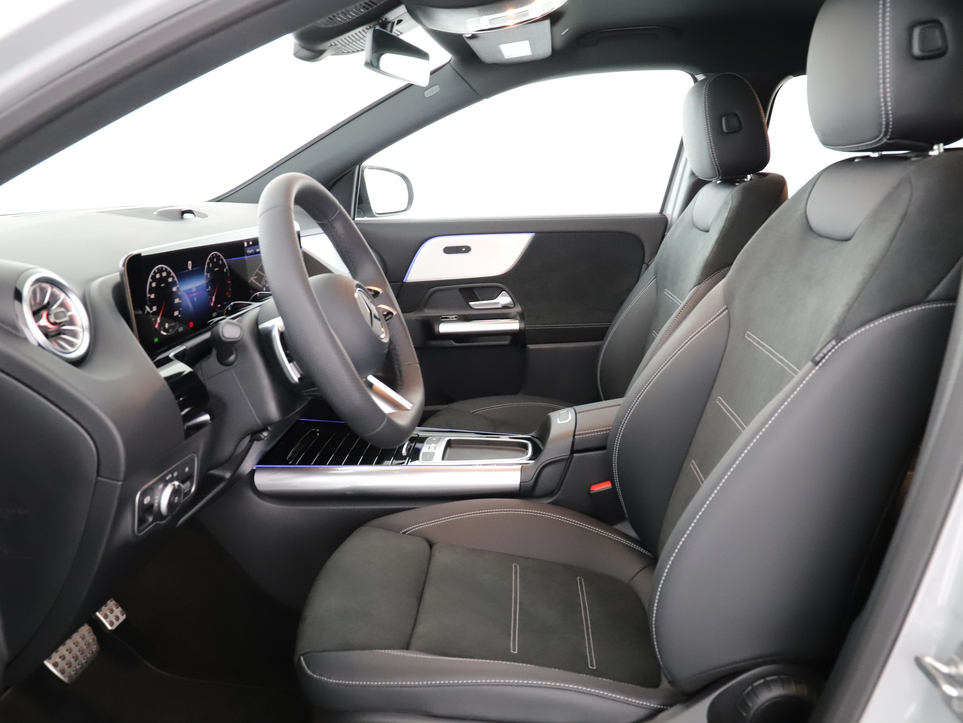 MERCEDES-BENZ GLA 200 Night Star 7G-D-image-8