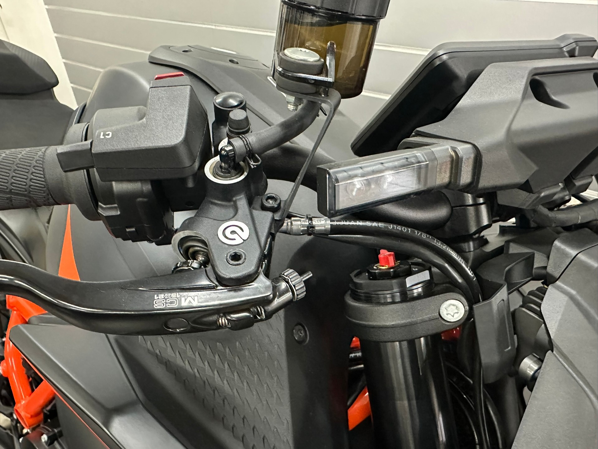 KTM 1390 Super Duke R-image-9