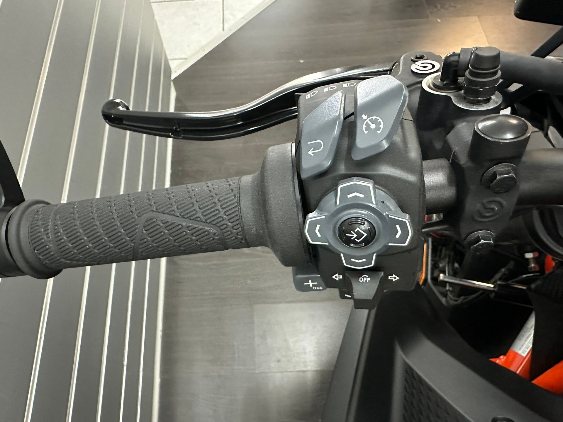 KTM 1390 Super Duke R-image-8