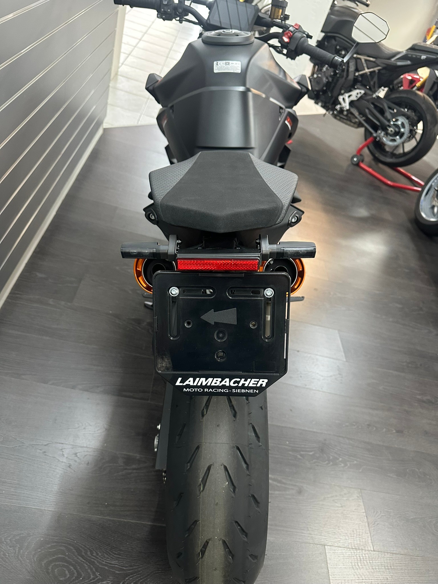 KTM 1390 Super Duke R-showroom-element-2