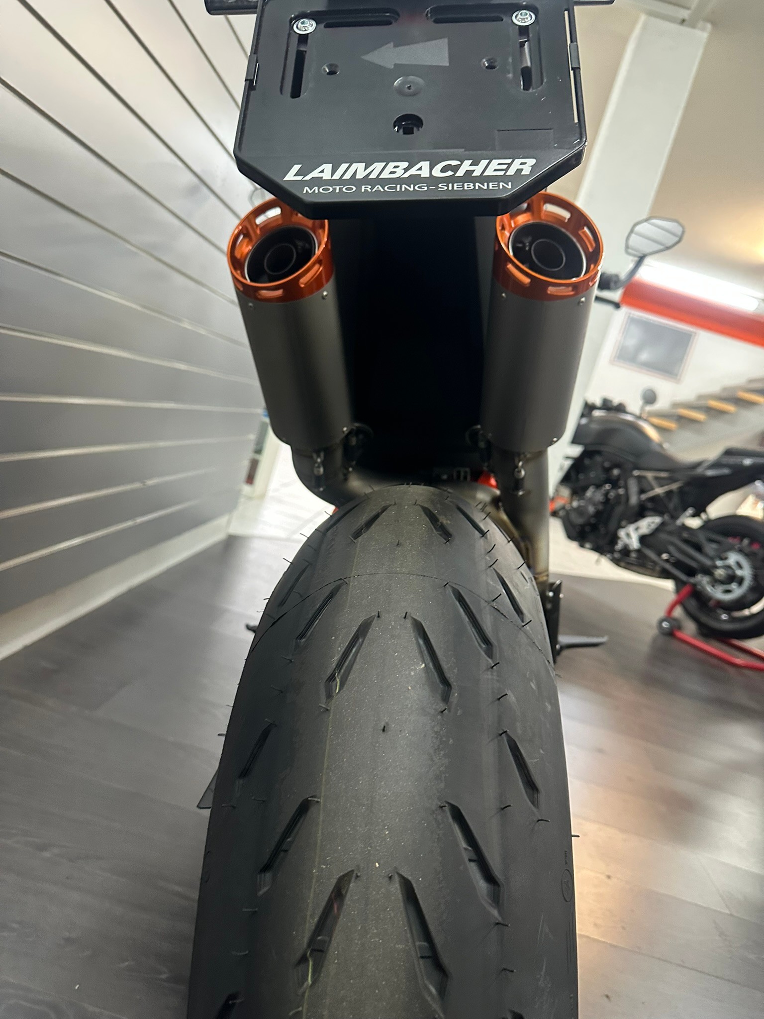 KTM 1390 Super Duke R-showroom-element-3