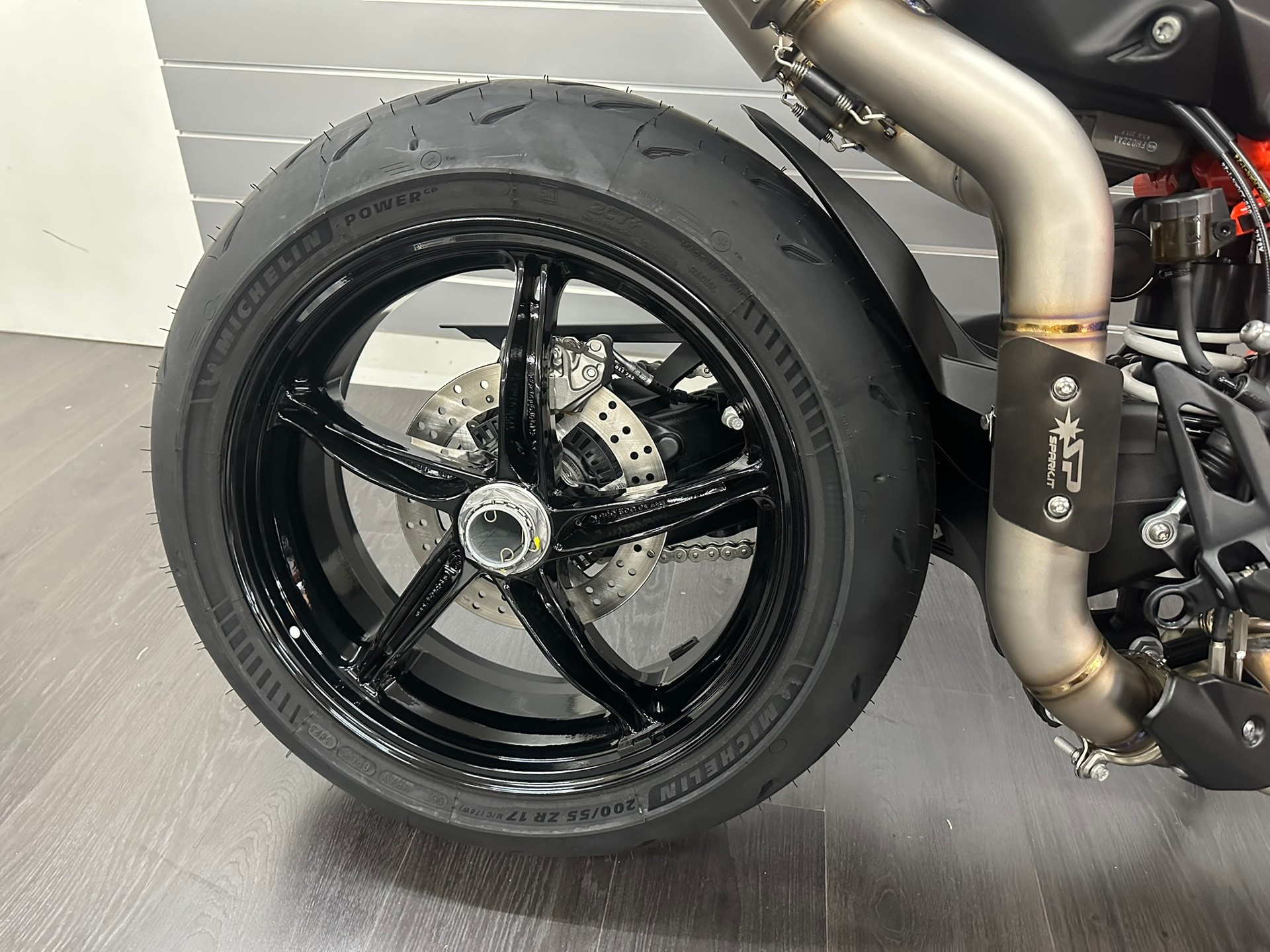 KTM 1390 Super Duke R-image-7