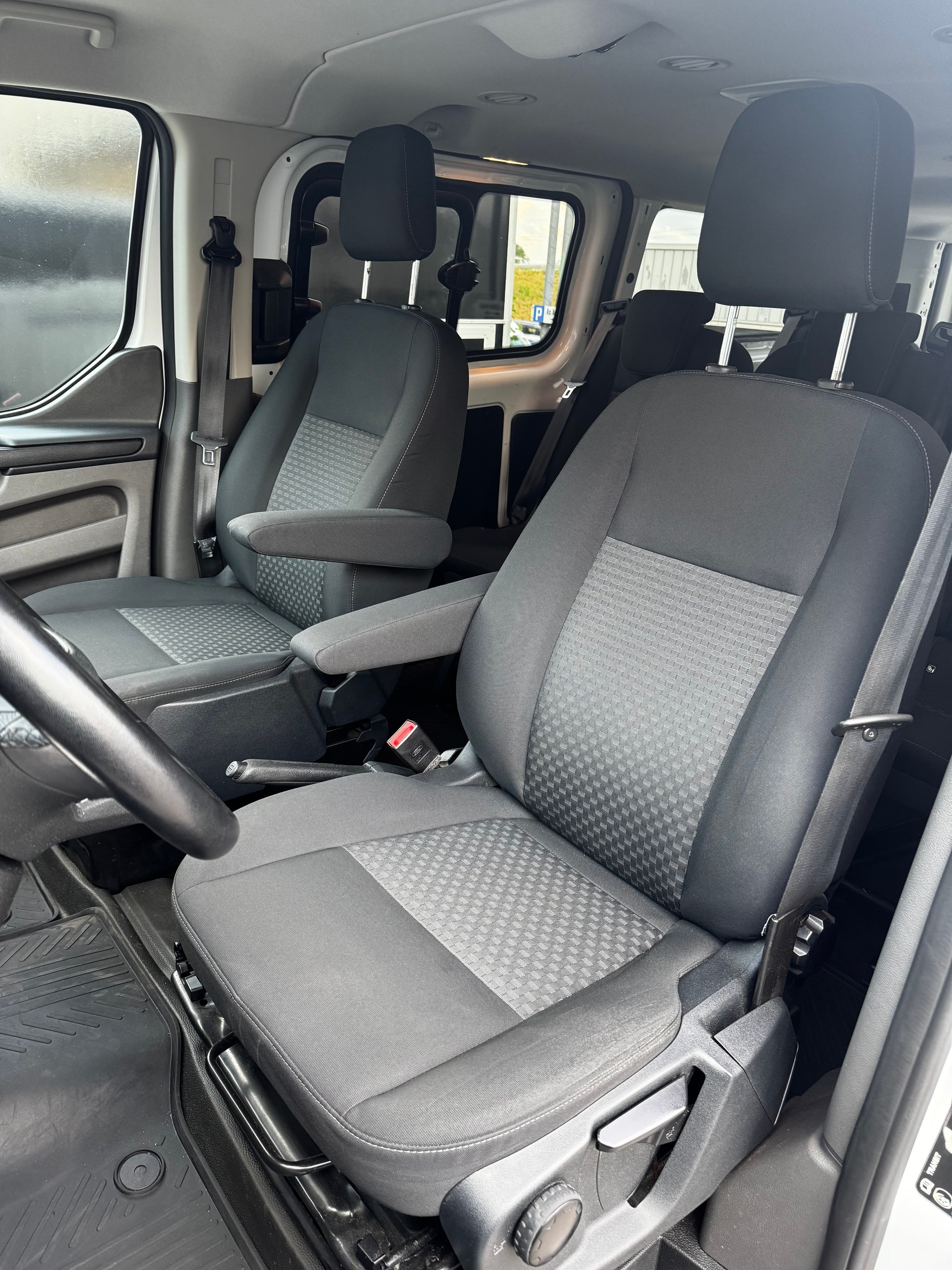 FORD Transit Custom 320 L2H1 Trend A-image-11