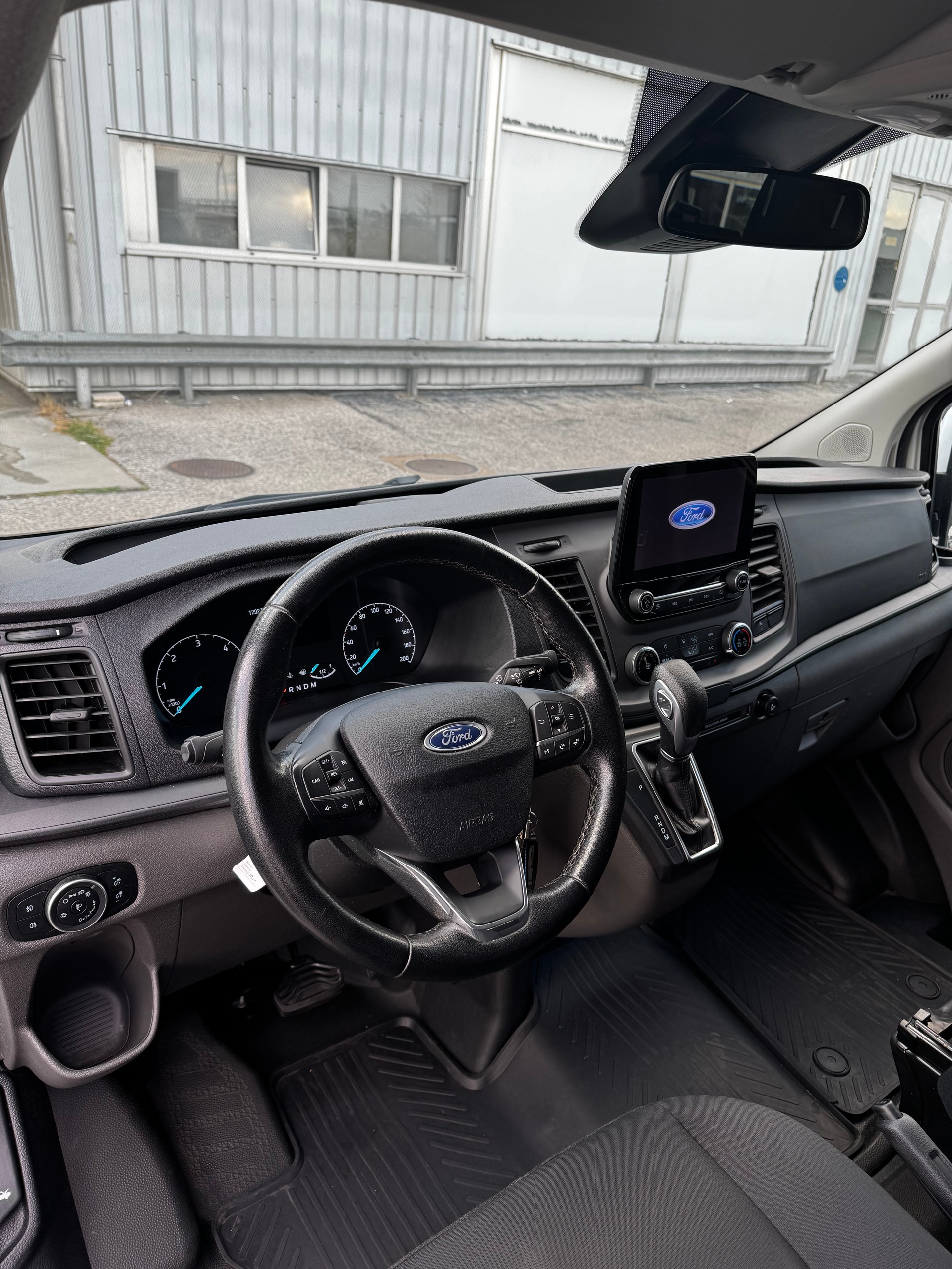 FORD Transit Custom 320 L2H1 Trend A-image-9