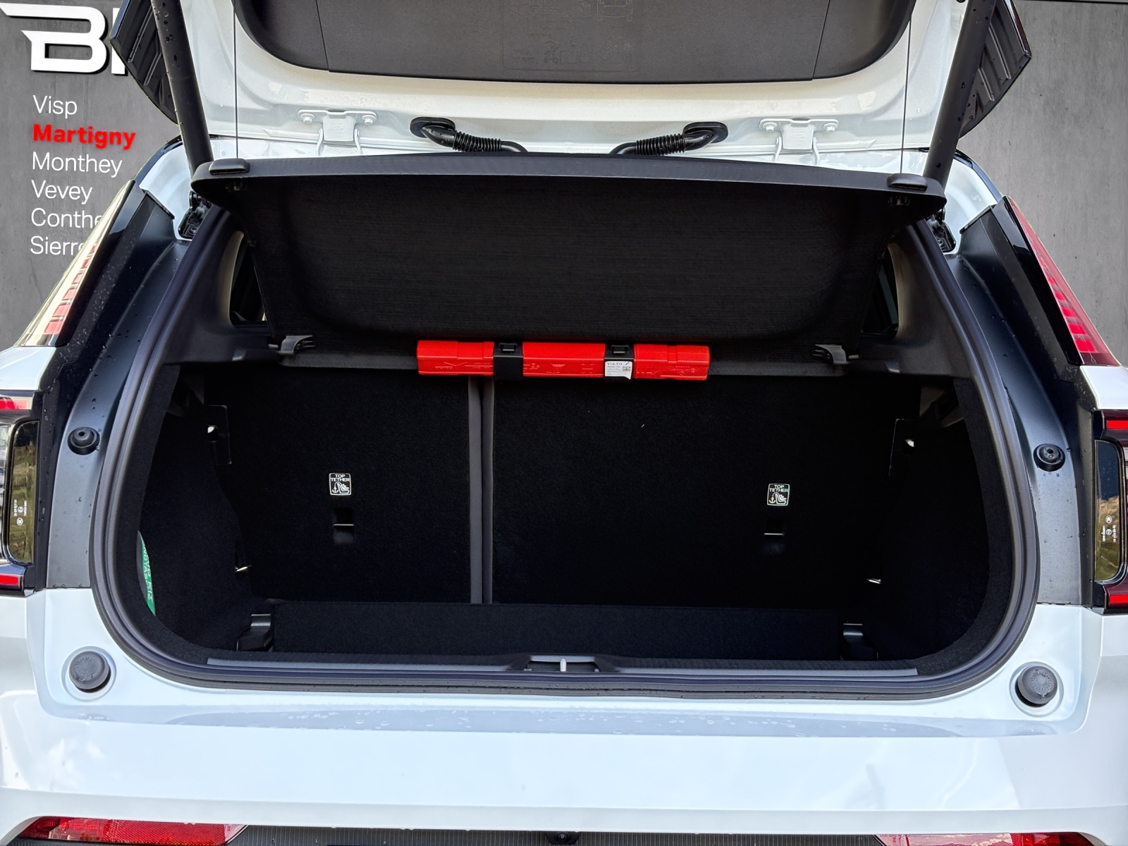 VOLVO EX30 P8 69 kWh AWD Ultra-image-13