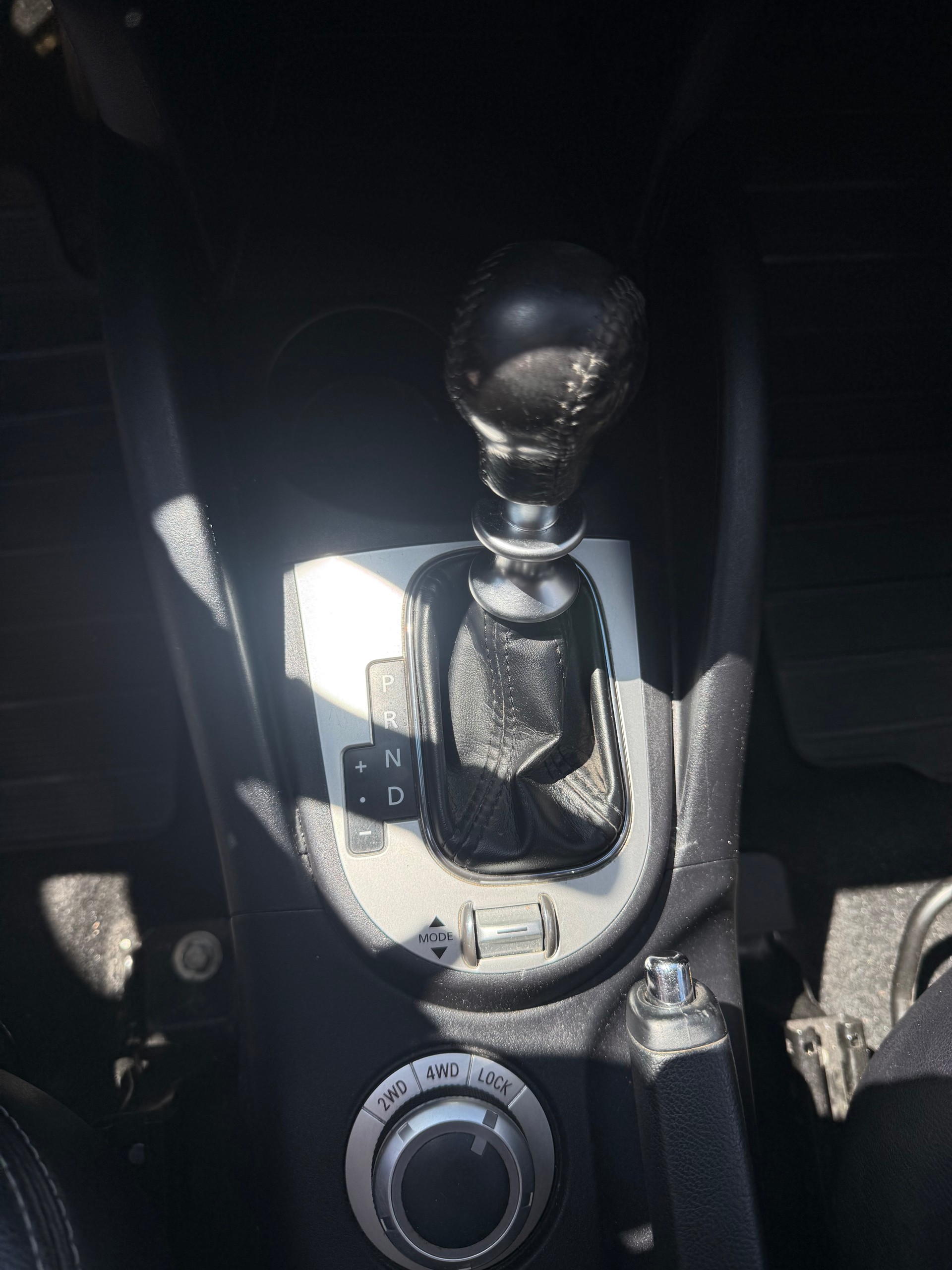 PEUGEOT 4007 2.2 HDi Dynamic DCS6-image-9