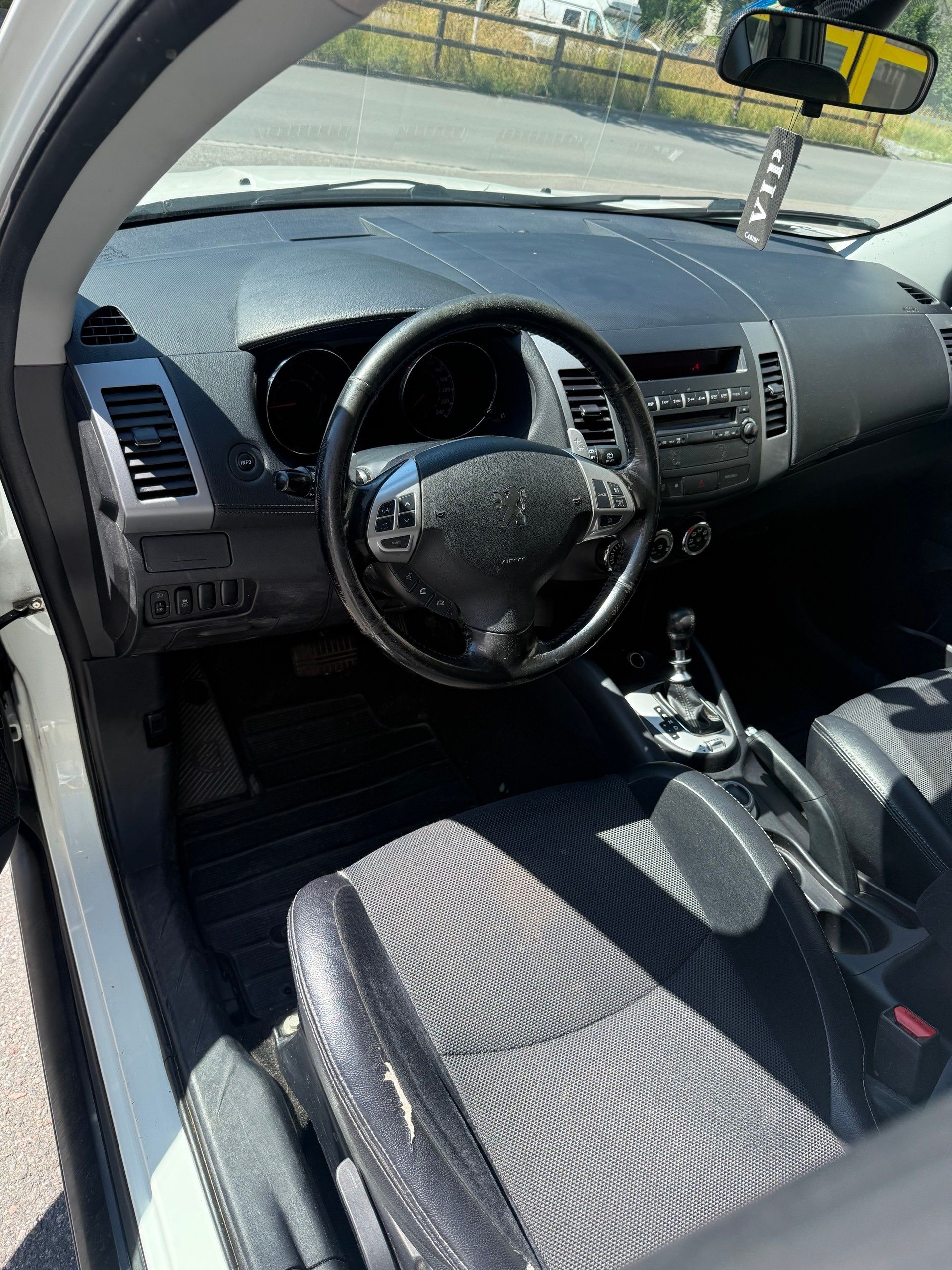 PEUGEOT 4007 2.2 HDi Dynamic DCS6-image-4