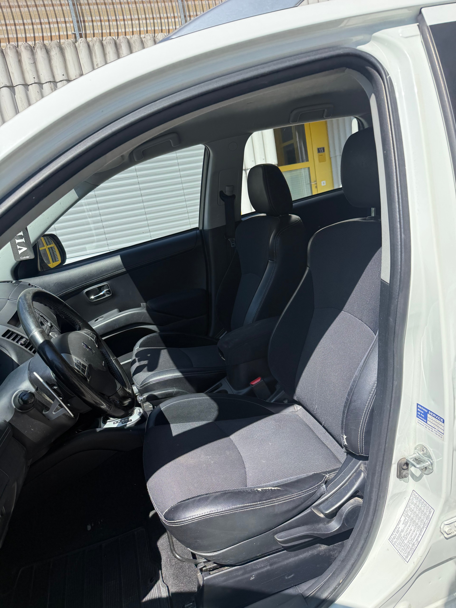 PEUGEOT 4007 2.2 HDi Dynamic DCS6-image-6