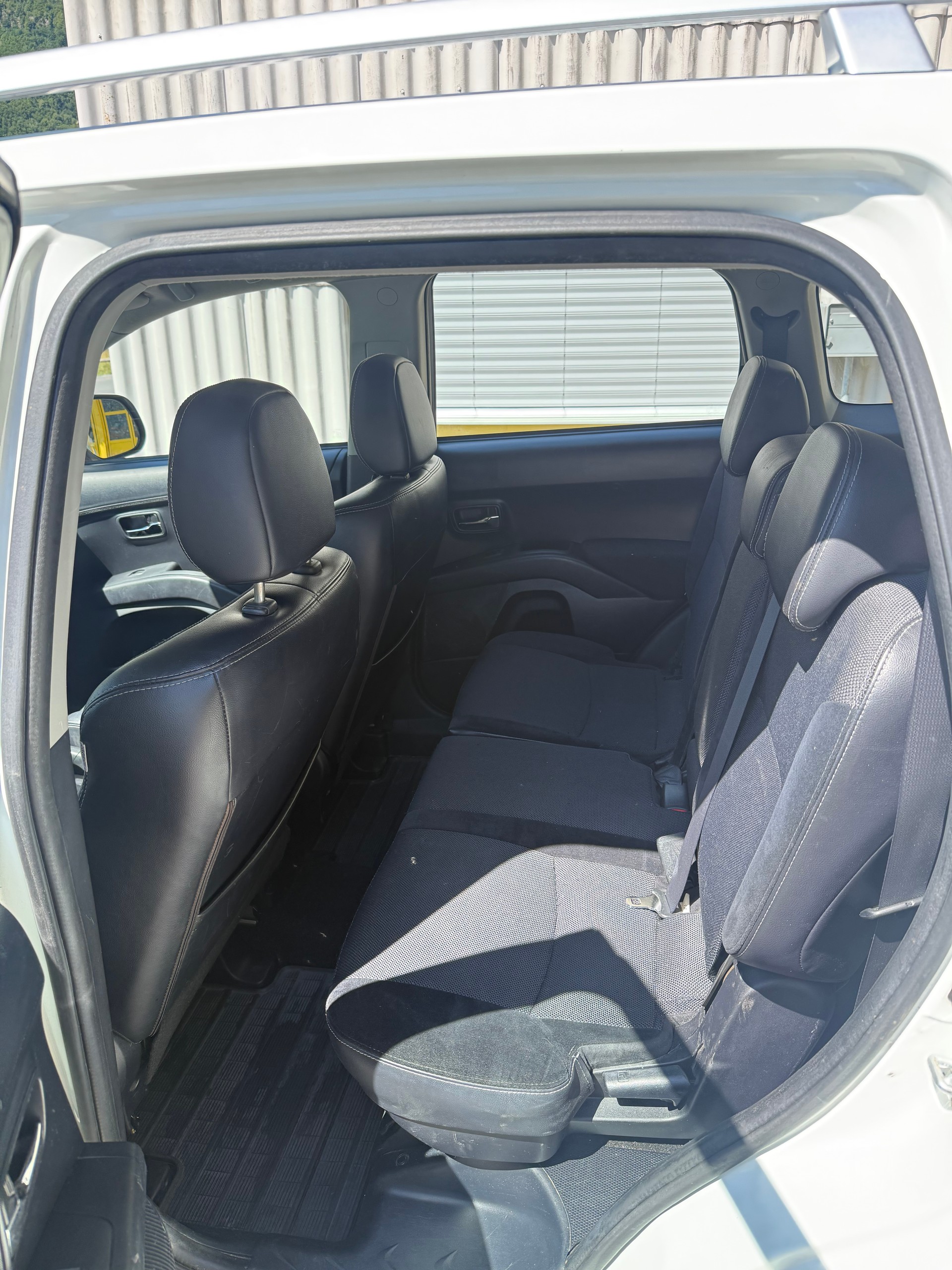 PEUGEOT 4007 2.2 HDi Dynamic DCS6-image-11