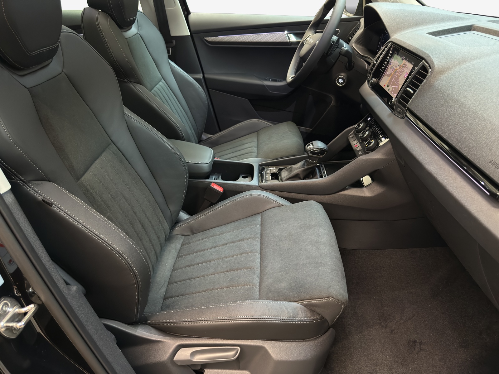 SKODA Karoq 1.5 TSI Dynamic DSG-image-12