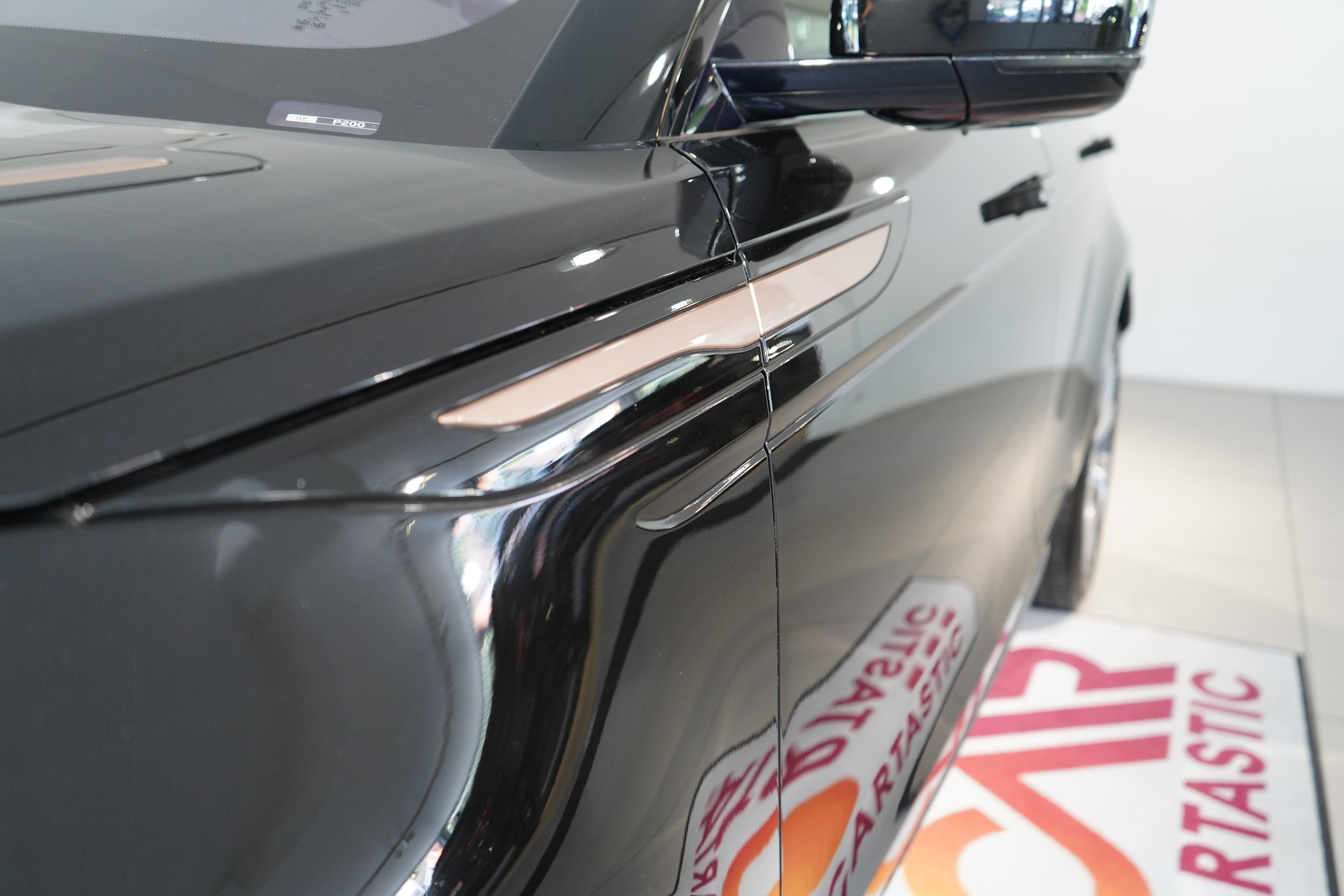 LAND ROVER Range Rover Evoque 2.0 T R-Dynamic SE-image-18
