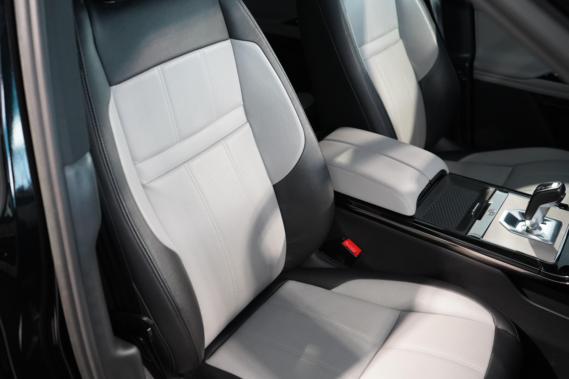 LAND ROVER Range Rover Evoque 2.0 T R-Dynamic SE-image-6
