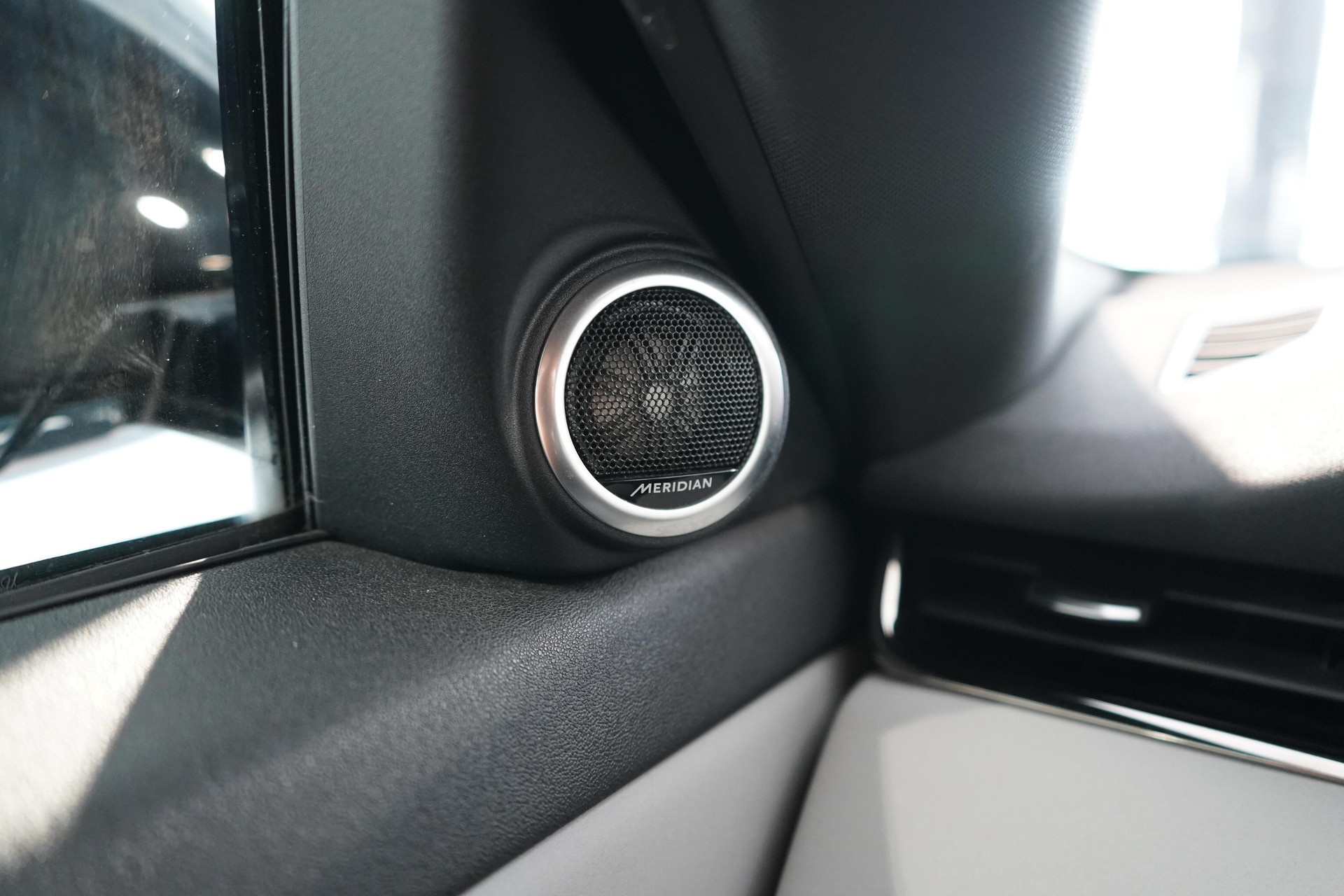 LAND ROVER Range Rover Evoque 2.0 T R-Dynamic SE-image-17