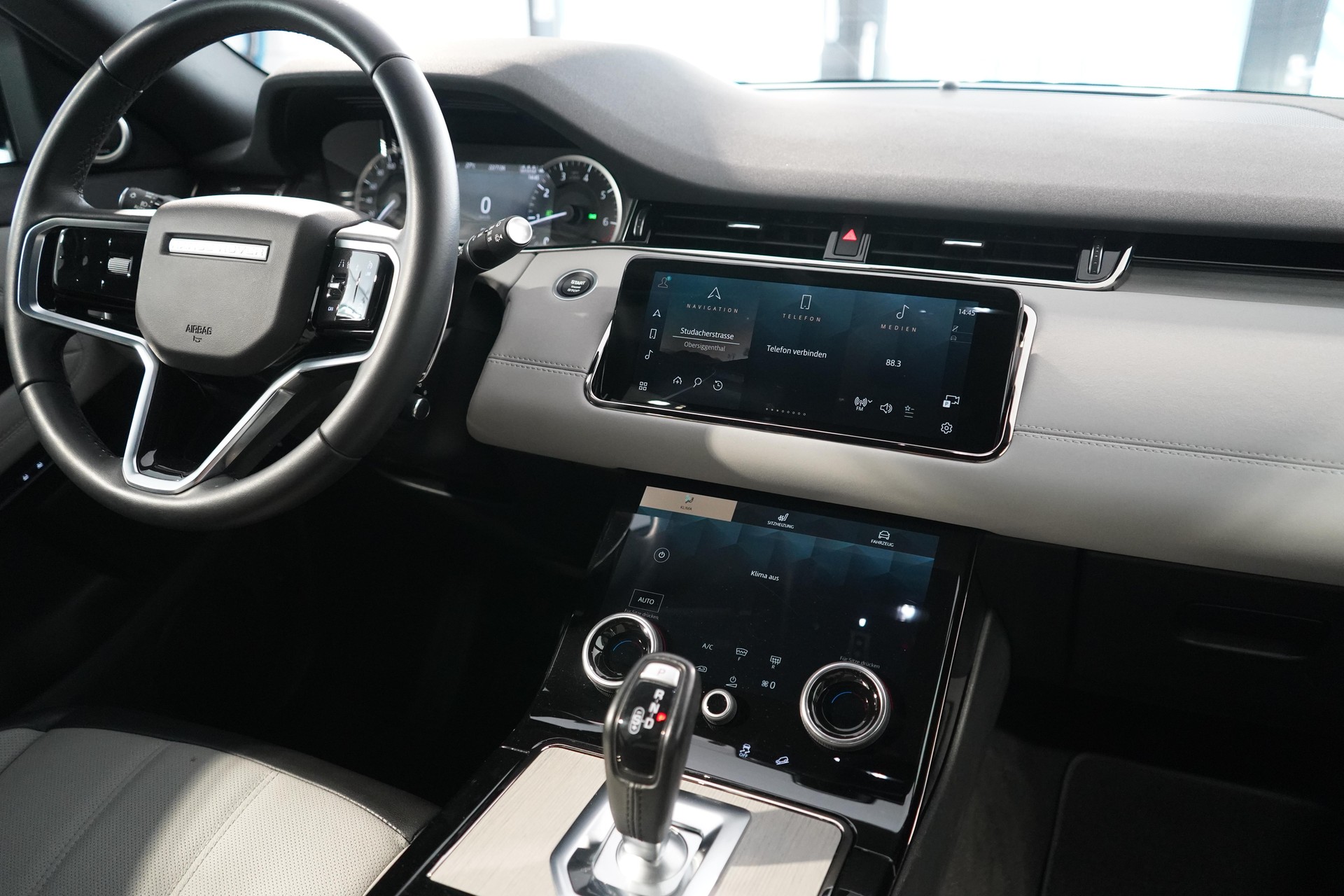 LAND ROVER Range Rover Evoque 2.0 T R-Dynamic SE-image-8