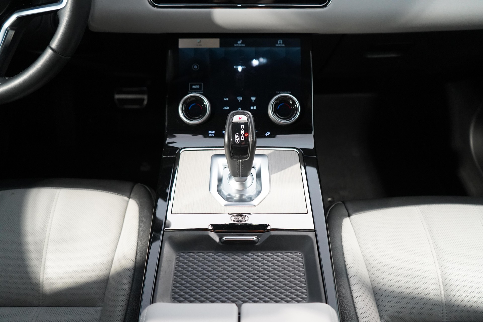 LAND ROVER Range Rover Evoque 2.0 T R-Dynamic SE-image-11