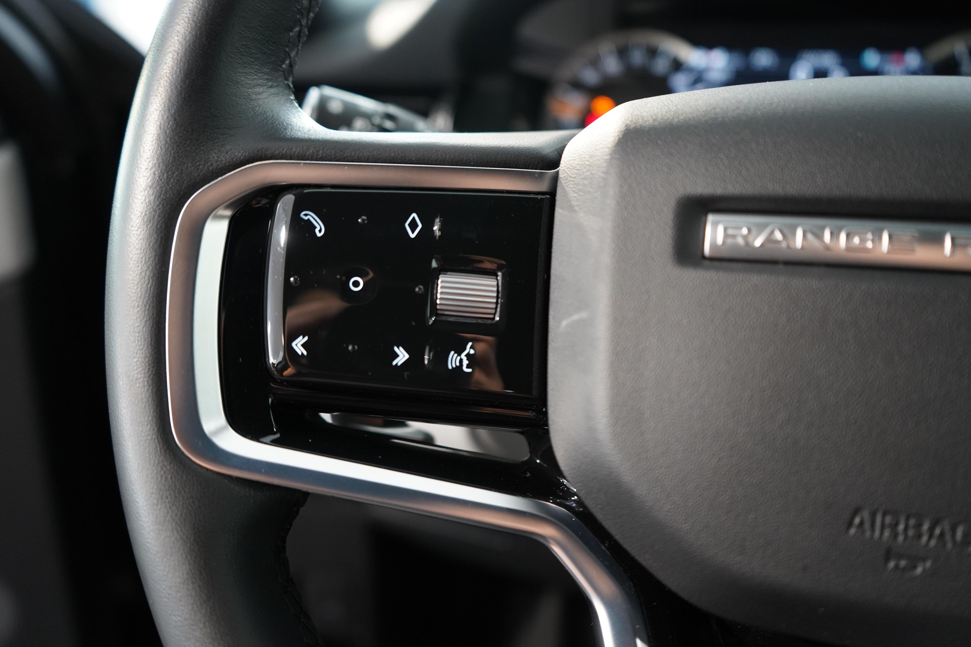 LAND ROVER Range Rover Evoque 2.0 T R-Dynamic SE-image-14