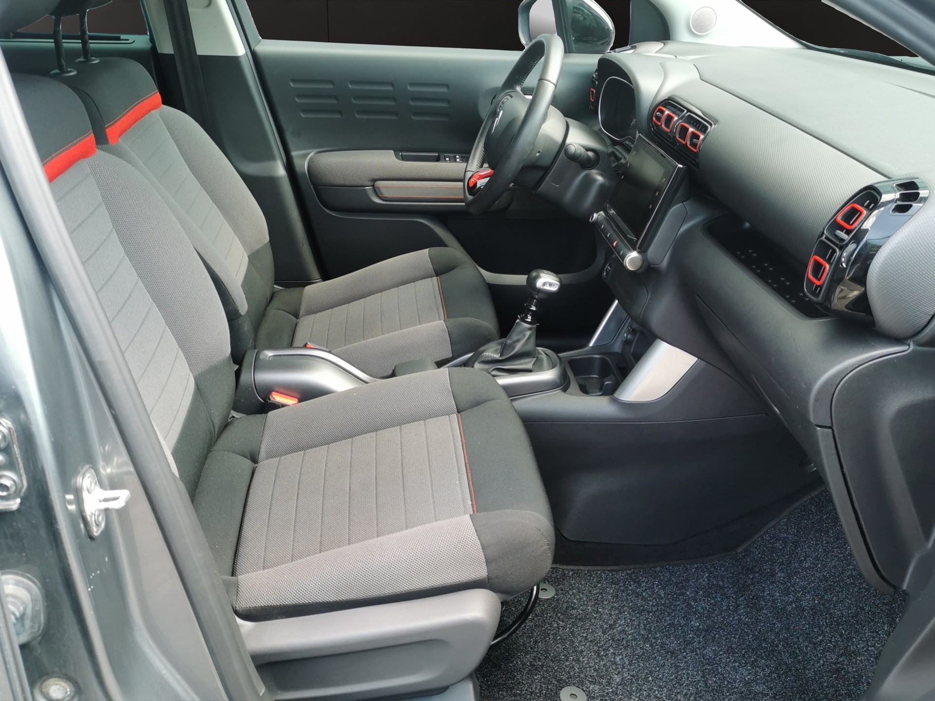 CITROEN C3 Aircross 1.6 BlueHD Shine-image-13