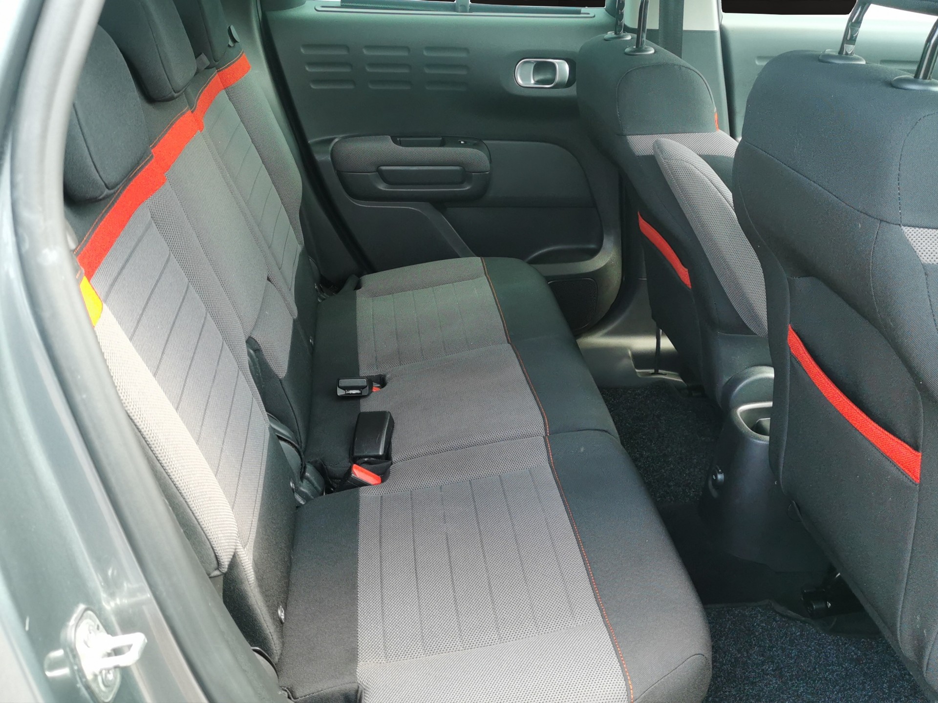 CITROEN C3 Aircross 1.6 BlueHD Shine-image-14