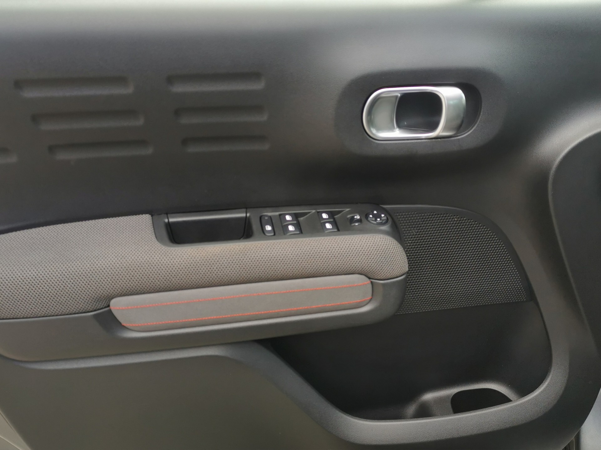 CITROEN C3 Aircross 1.6 BlueHD Shine-image-11