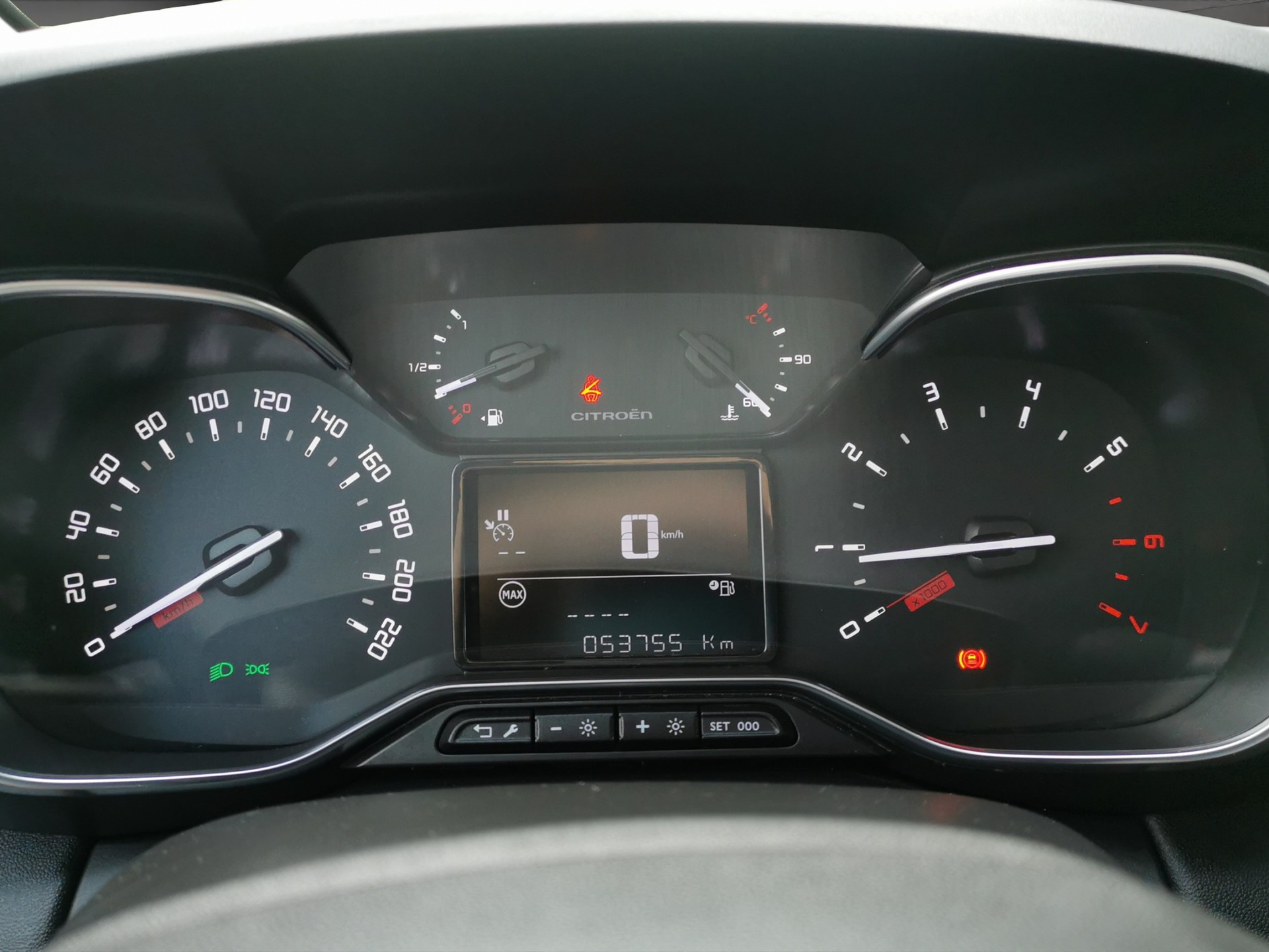 CITROEN C3 Aircross 1.6 BlueHD Shine-image-16