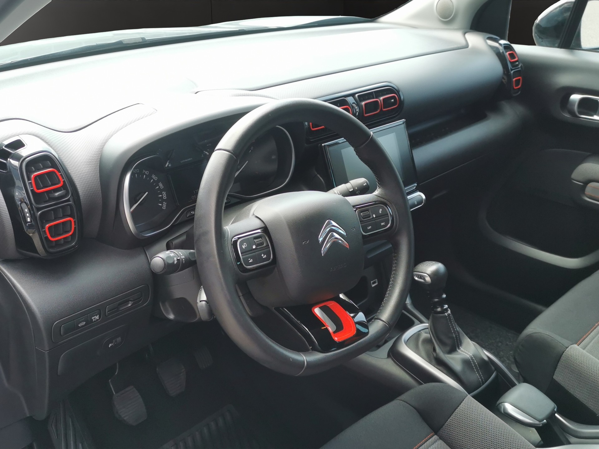 CITROEN C3 Aircross 1.6 BlueHD Shine-image-9