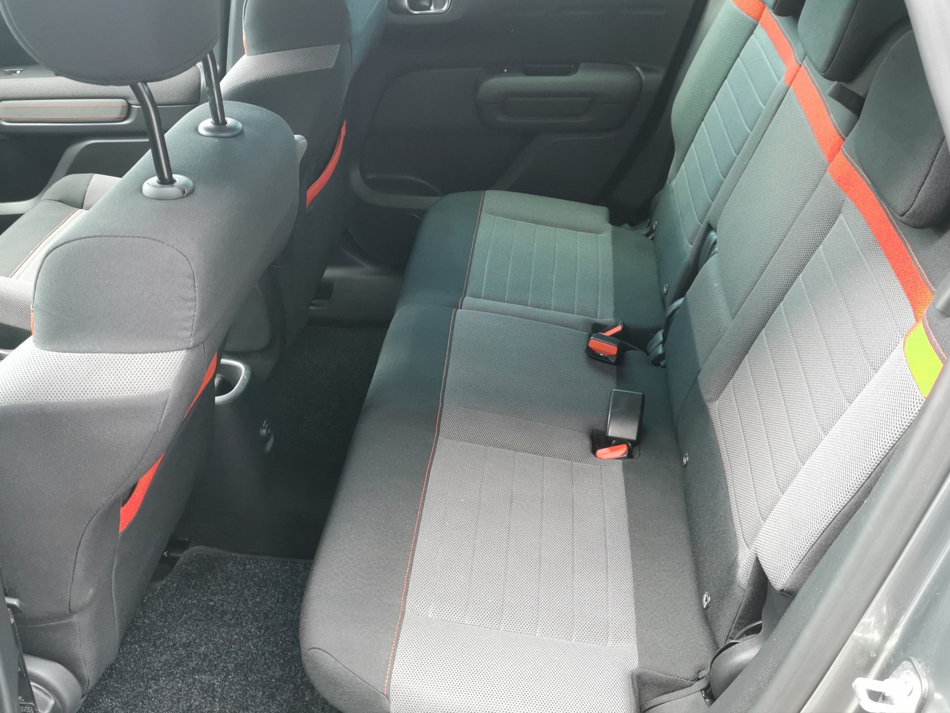 CITROEN C3 Aircross 1.6 BlueHD Shine-image-12