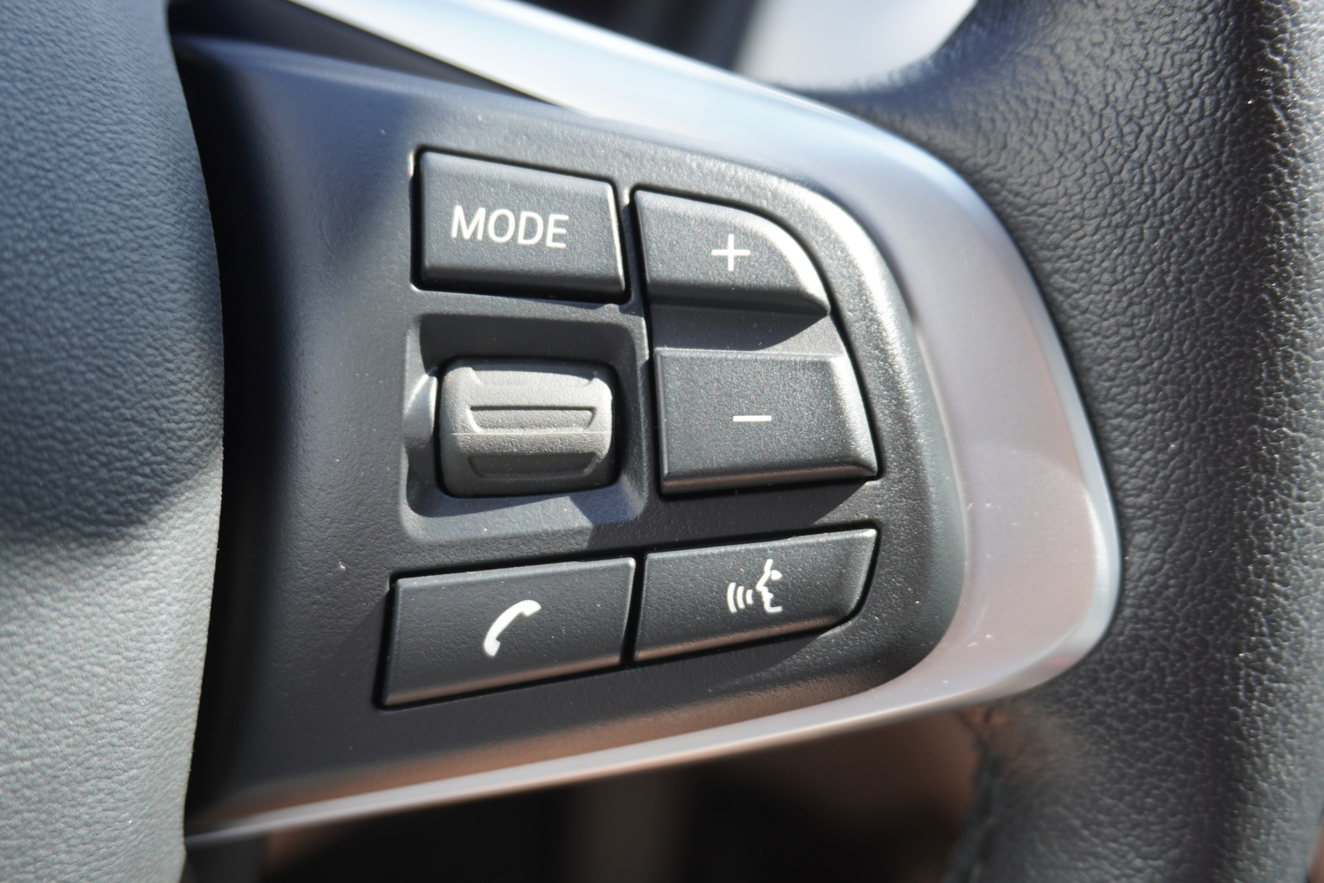 BMW X1 xDrive 20i Steptronic-image-19