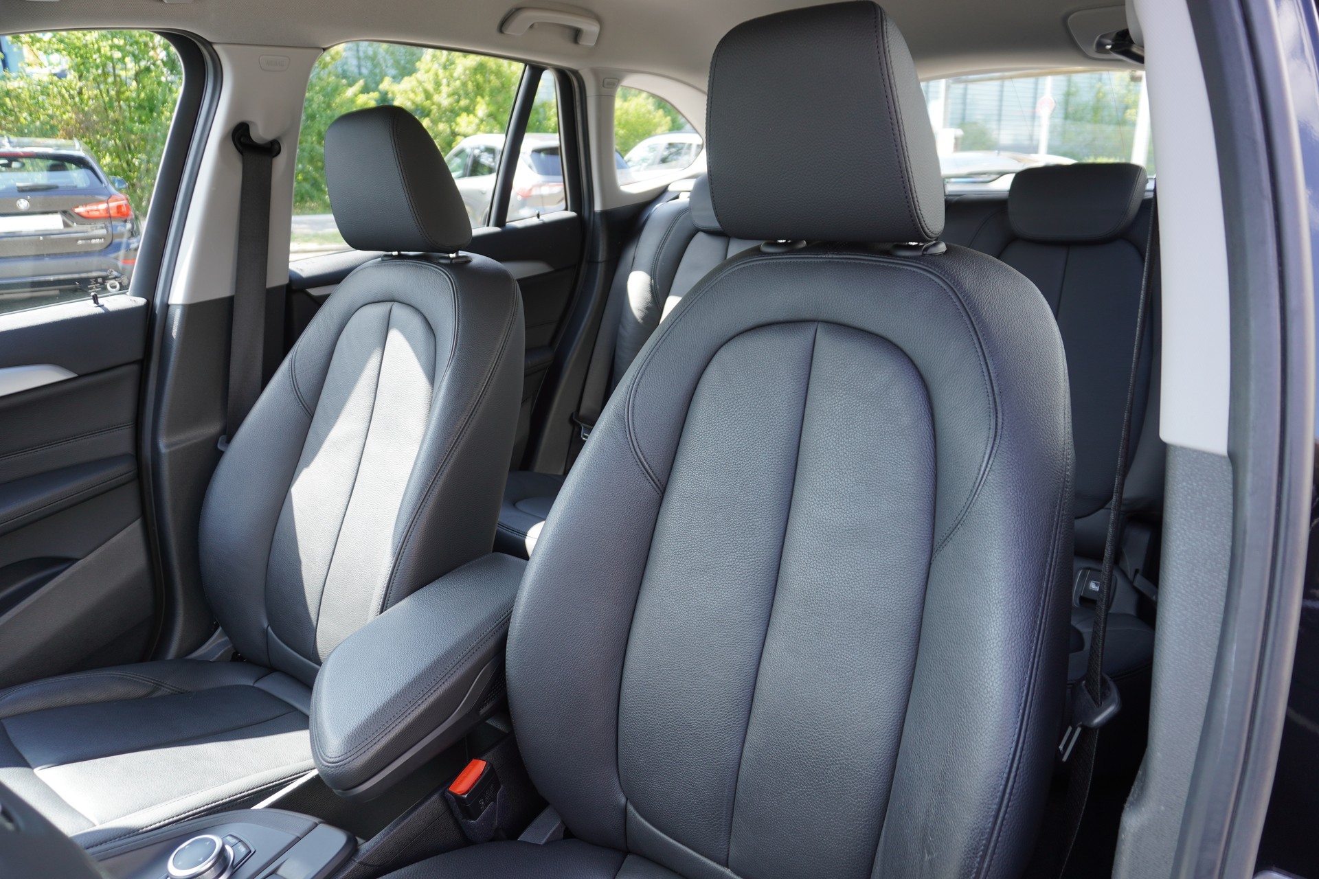 BMW X1 xDrive 20i Steptronic-image-13