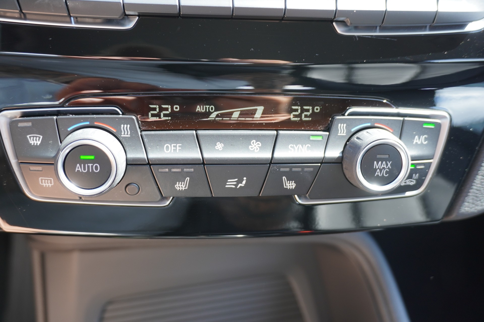 BMW X1 xDrive 20i Steptronic-image-22