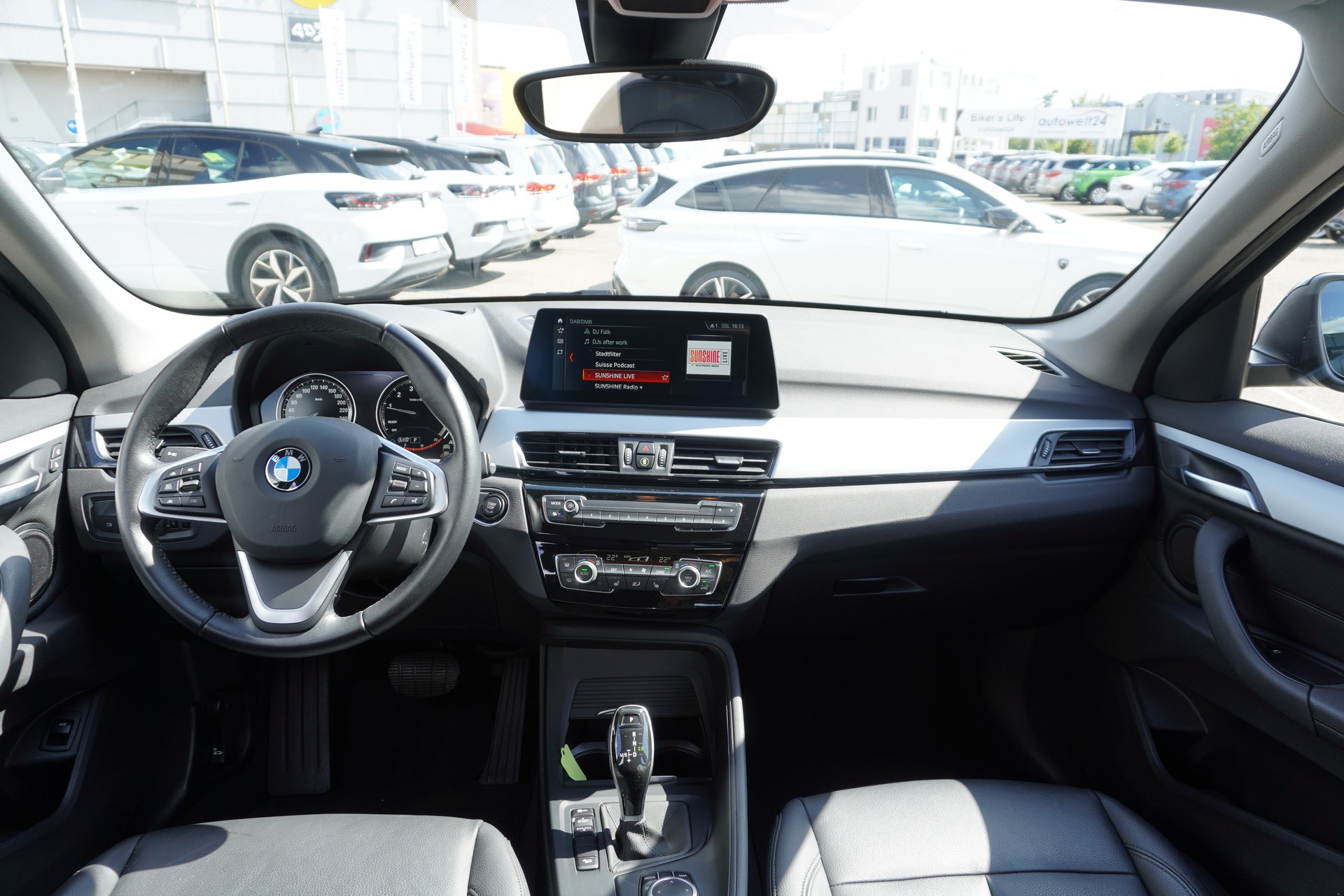 BMW X1 xDrive 20i Steptronic-image-16