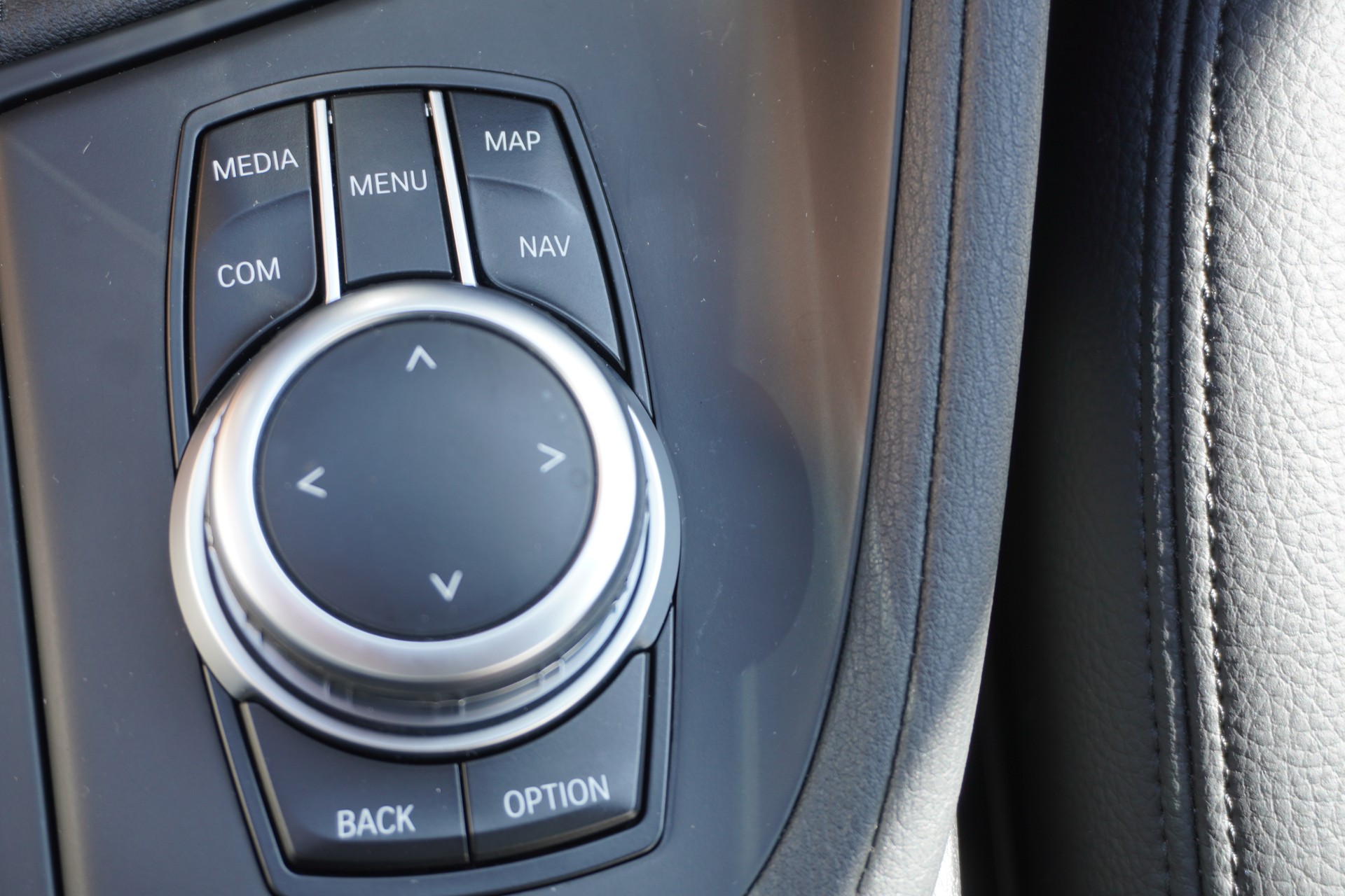 BMW X1 xDrive 20i Steptronic-image-23