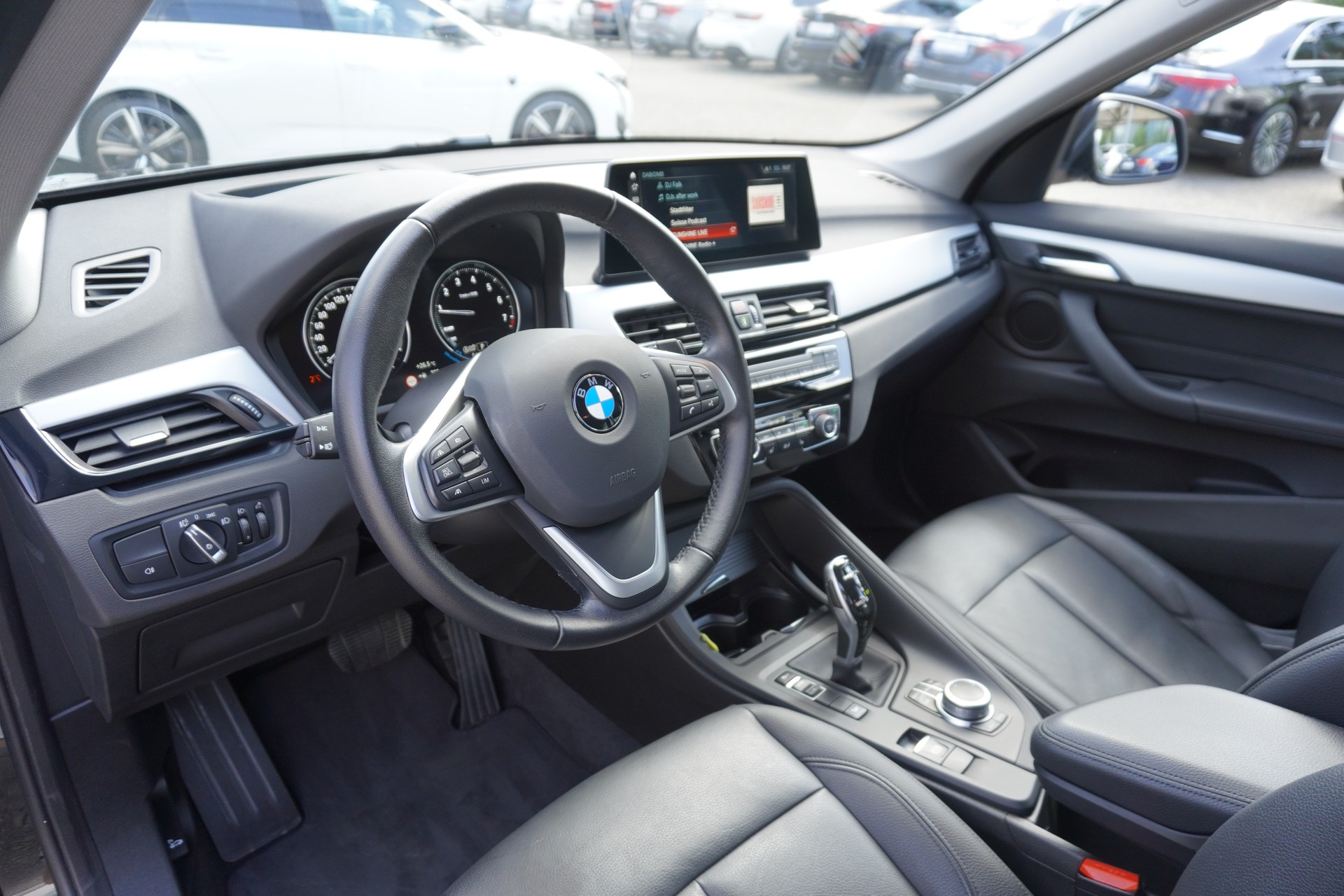BMW X1 xDrive 20i Steptronic-image-12