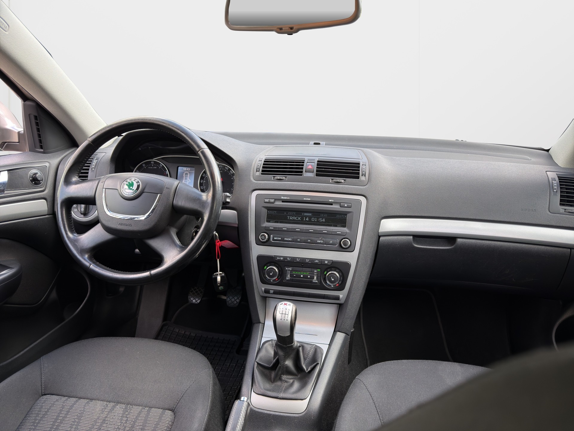 SKODA Octavia Combi 1.8 TSI Swiss Adventure 4x4-image-10