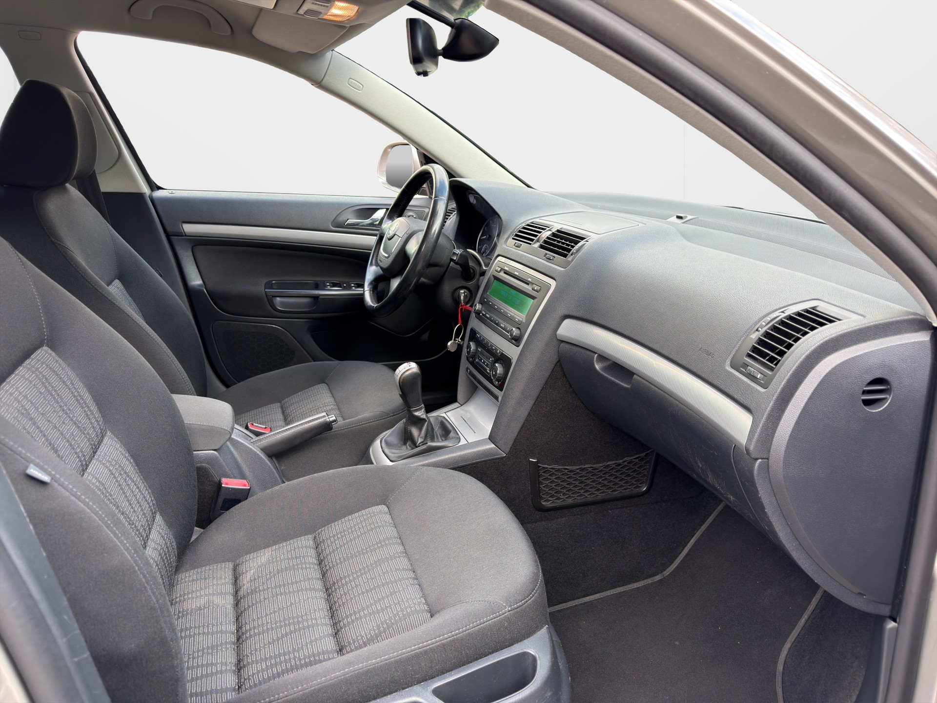 SKODA Octavia Combi 1.8 TSI Swiss Adventure 4x4-image-8