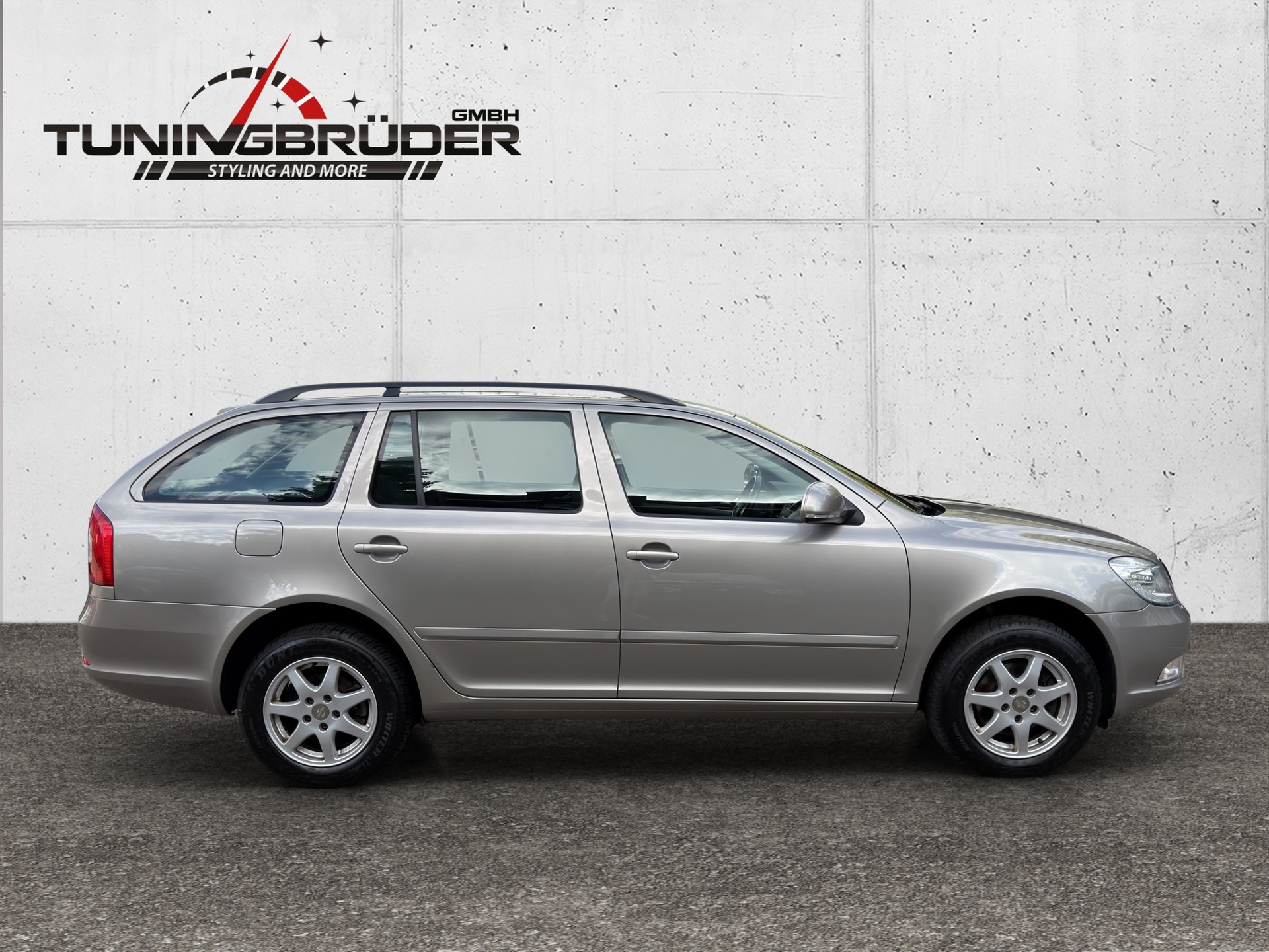 SKODA Octavia Combi 1.8 TSI Swiss Adventure 4x4-image-1