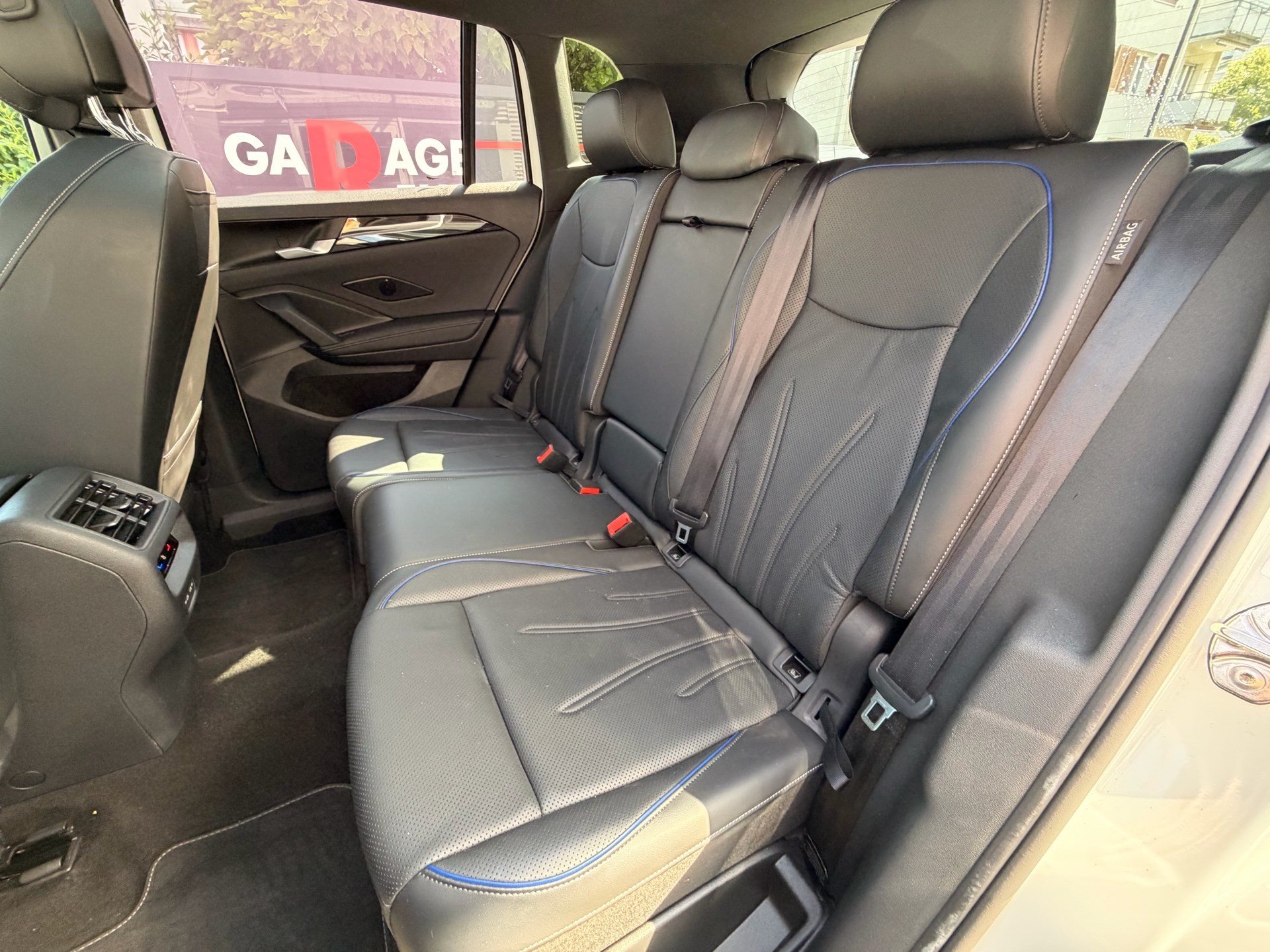 VW Tiguan 2.0 TSI DSG 4MOTION R-LINE *** PANORAMAGLASDACH & 360 GRAD KAMERA ***-image-28