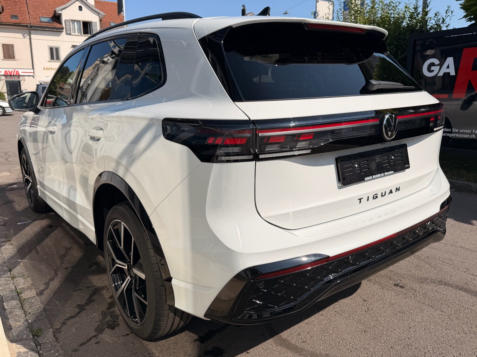 VW Tiguan 2.0 TSI DSG 4MOTION R-LINE *** PANORAMAGLASDACH & 360 GRAD KAMERA ***-image-5