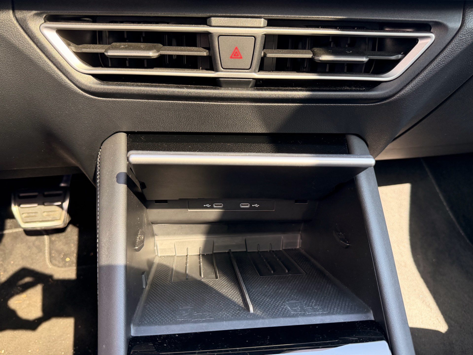 VW Tiguan 2.0 TSI DSG 4MOTION R-LINE *** PANORAMAGLASDACH & 360 GRAD KAMERA ***-image-24
