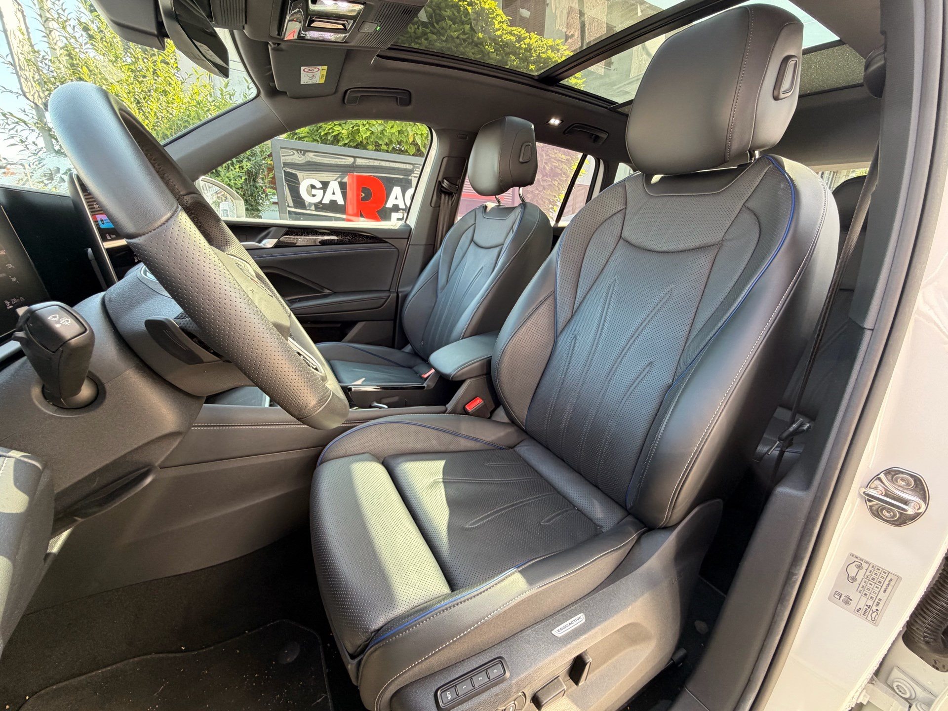 VW Tiguan 2.0 TSI DSG 4MOTION R-LINE *** PANORAMAGLASDACH & 360 GRAD KAMERA ***-image-7