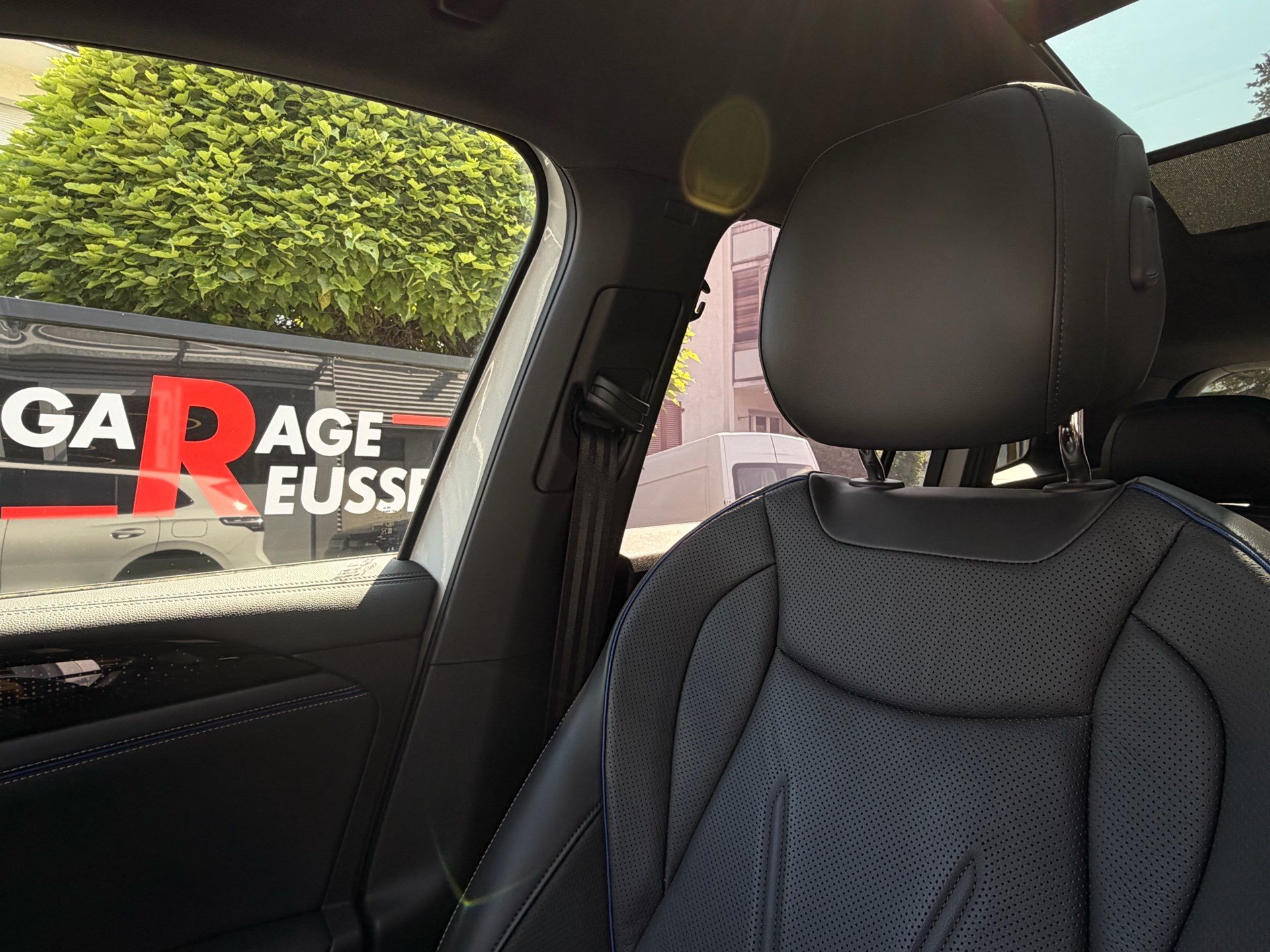 VW Tiguan 2.0 TSI DSG 4MOTION R-LINE *** PANORAMAGLASDACH & 360 GRAD KAMERA ***-image-27
