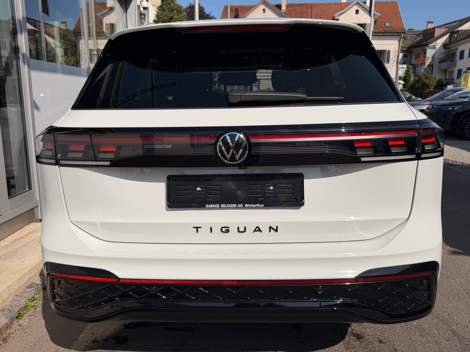 VW Tiguan 2.0 TSI DSG 4MOTION R-LINE *** PANORAMAGLASDACH & 360 GRAD KAMERA ***-image-4