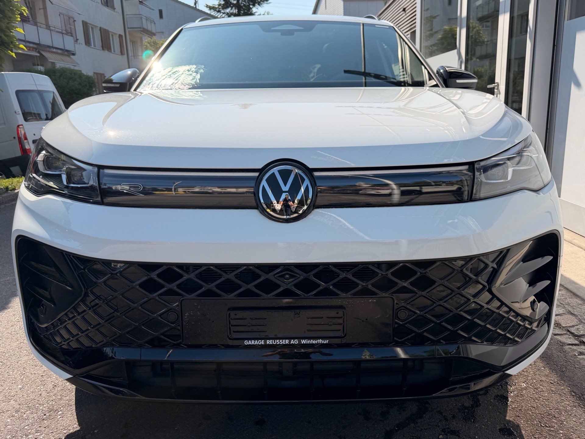 VW Tiguan 2.0 TDI DSG 4MOTION R-LINE *** PANORAMAGLASDACH & 360 GRAD KAMERA ***-showroom-element-1