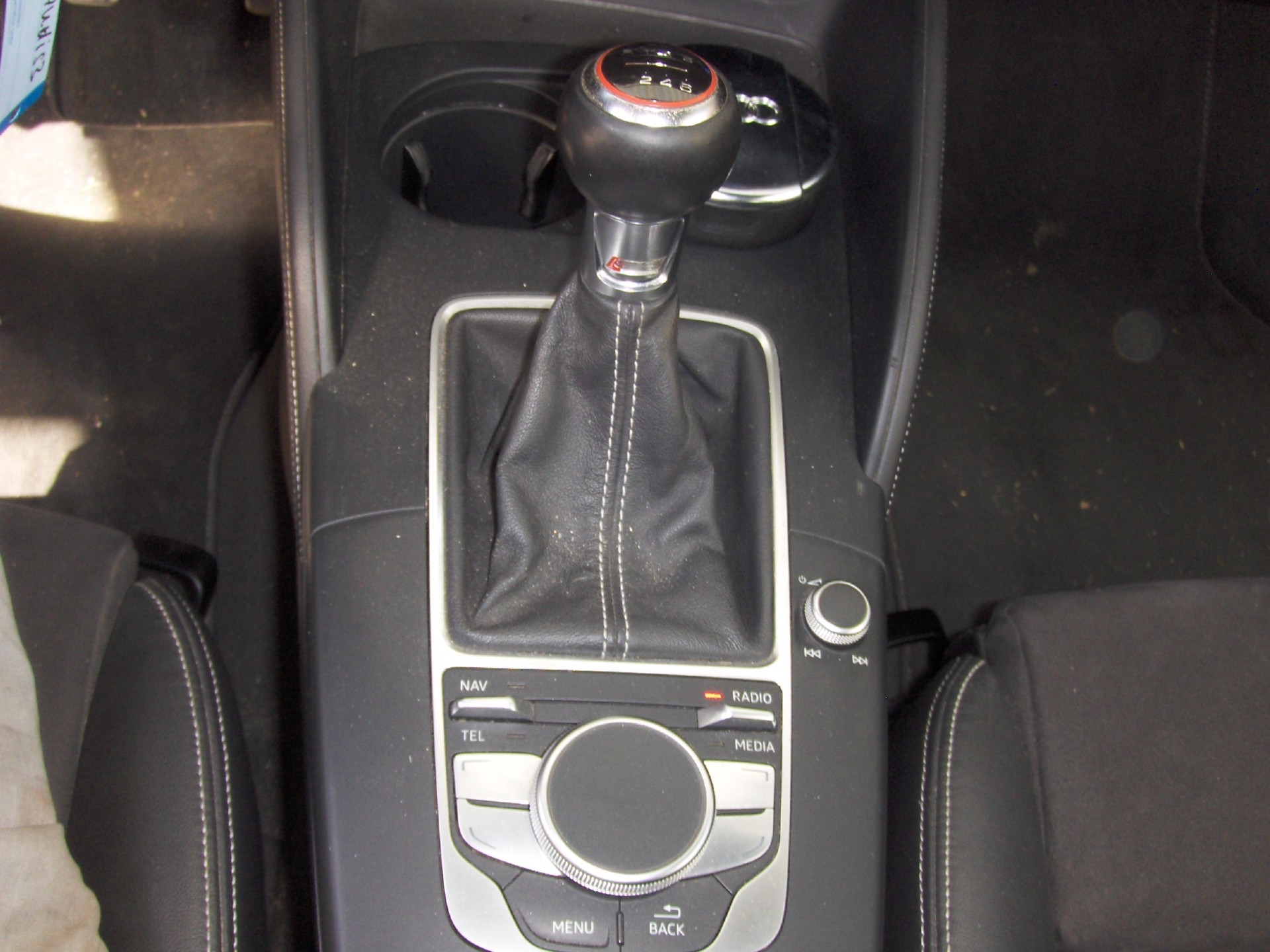 AUDI S3 Sportback 2.0 TFSI quattro-image-8
