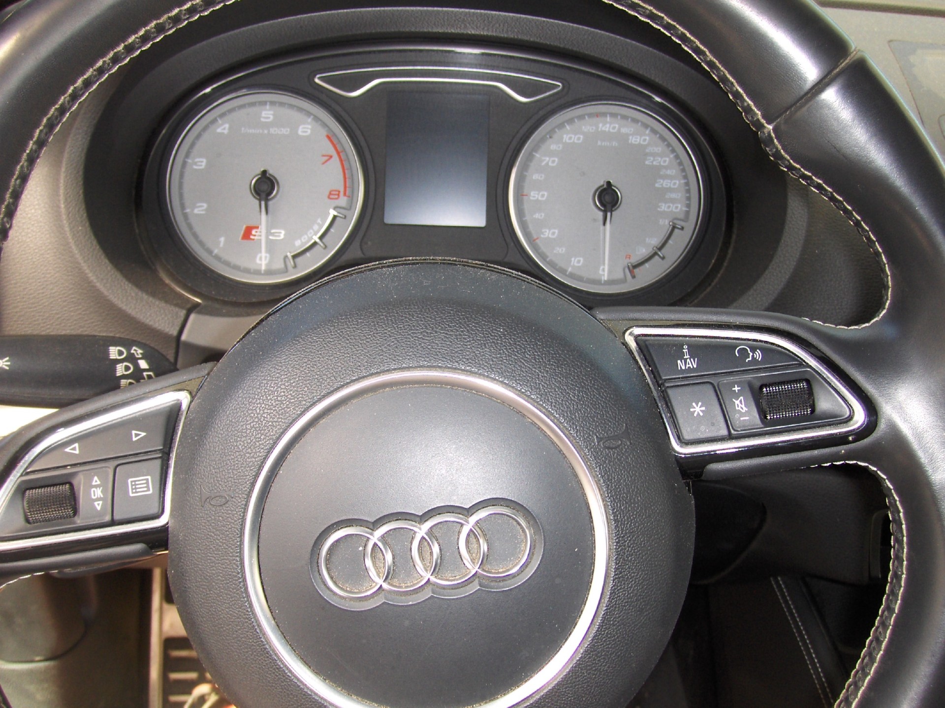 AUDI S3 Sportback 2.0 TFSI quattro-image-6