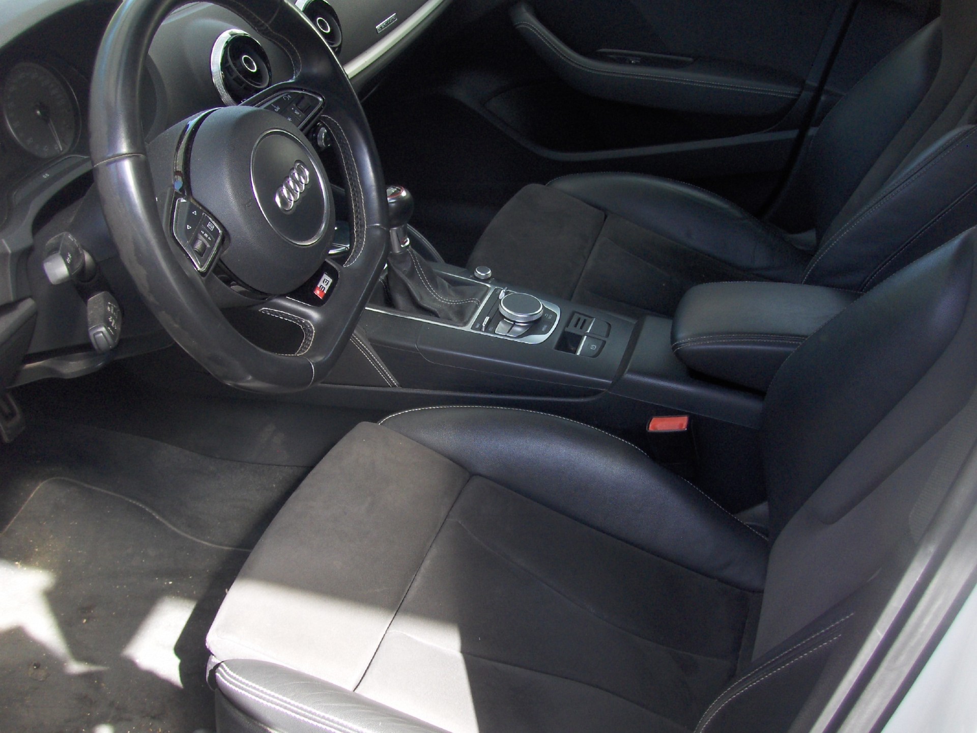 AUDI S3 Sportback 2.0 TFSI quattro-image-4